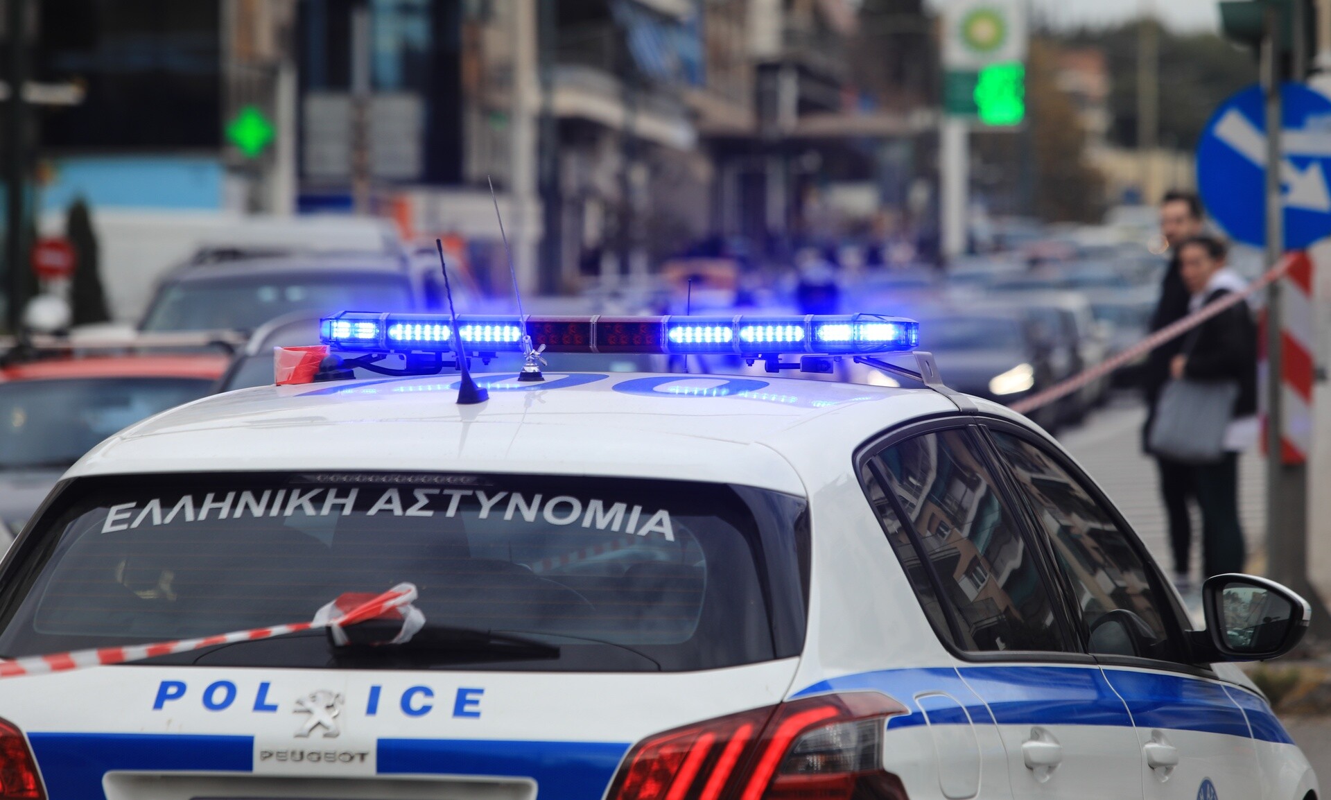 Πειραιάς: Επιτέθηκαν με μαχαίρι σε 44χρονη και προσπάθησαν να τη βιάσουν