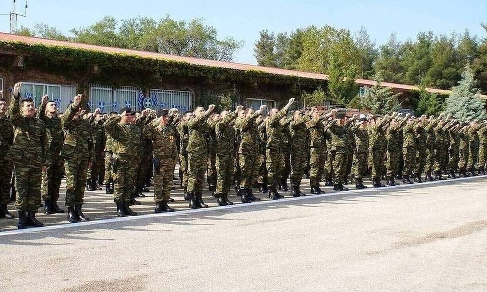 Άνοιξε η συζήτηση για την επαναφορά της υποχρεωτικής στρατιωτικής θητείας – «Όχι» από την Ισπανία