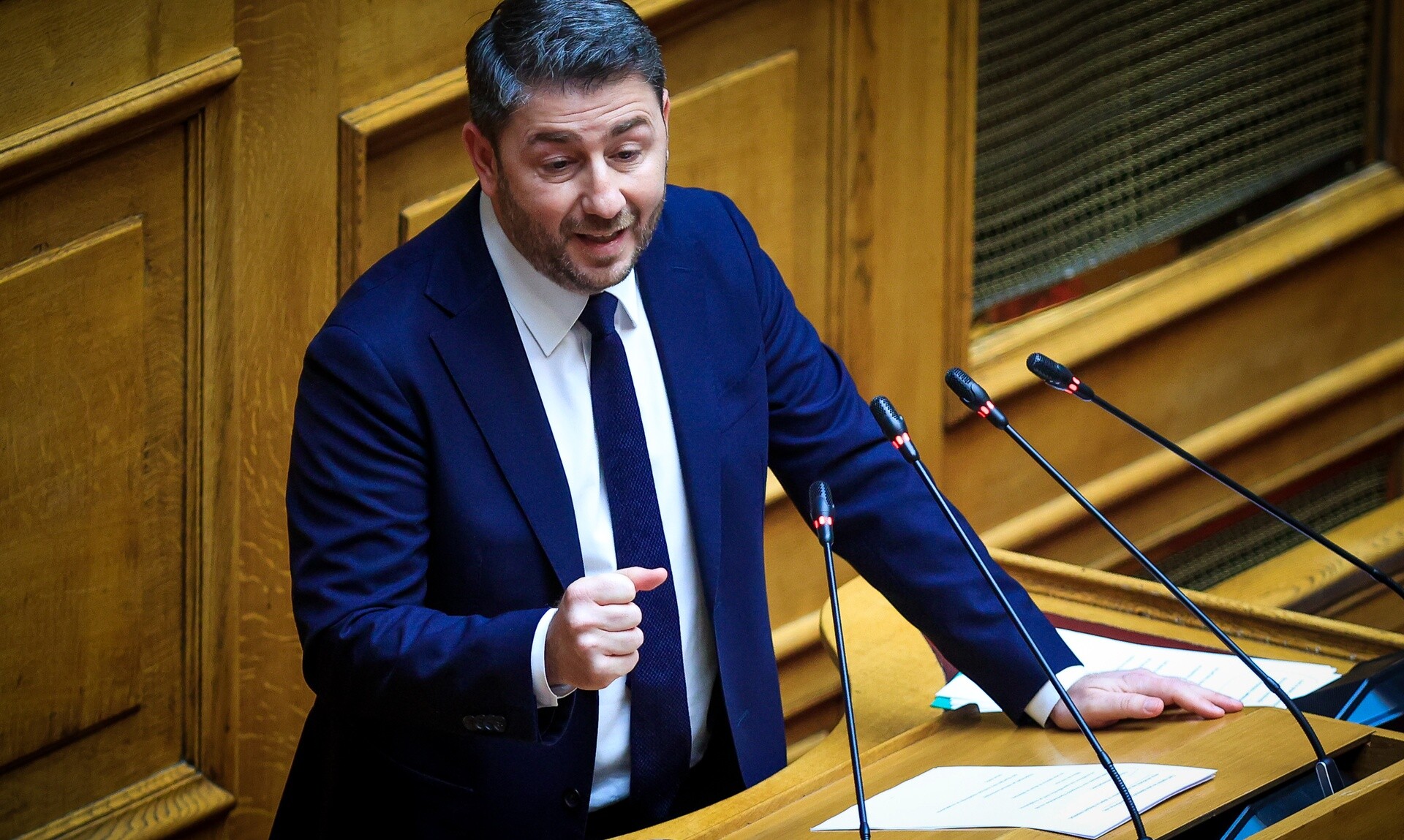 Η «μπαγκέτα» της Κεντροαριστεράς στα χέρια του Ανδρουλάκη – Γιατί ανησυχεί ο Κασσελάκης