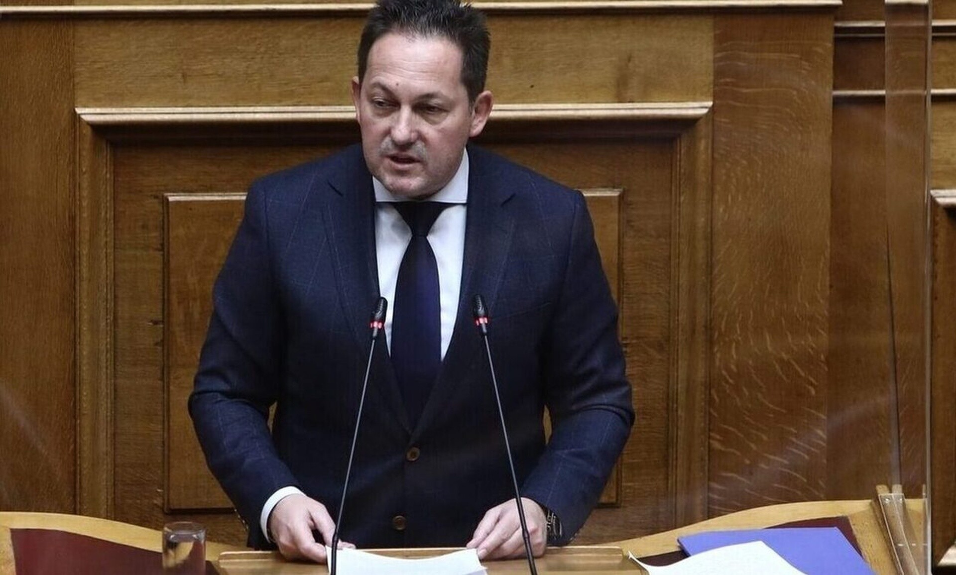 Στέλιος Πέτσας: Με την πρόταση δυσπιστίας η αντιπολίτευση έκανε δώρο στον παραπαίοντα Ανδρουλάκη