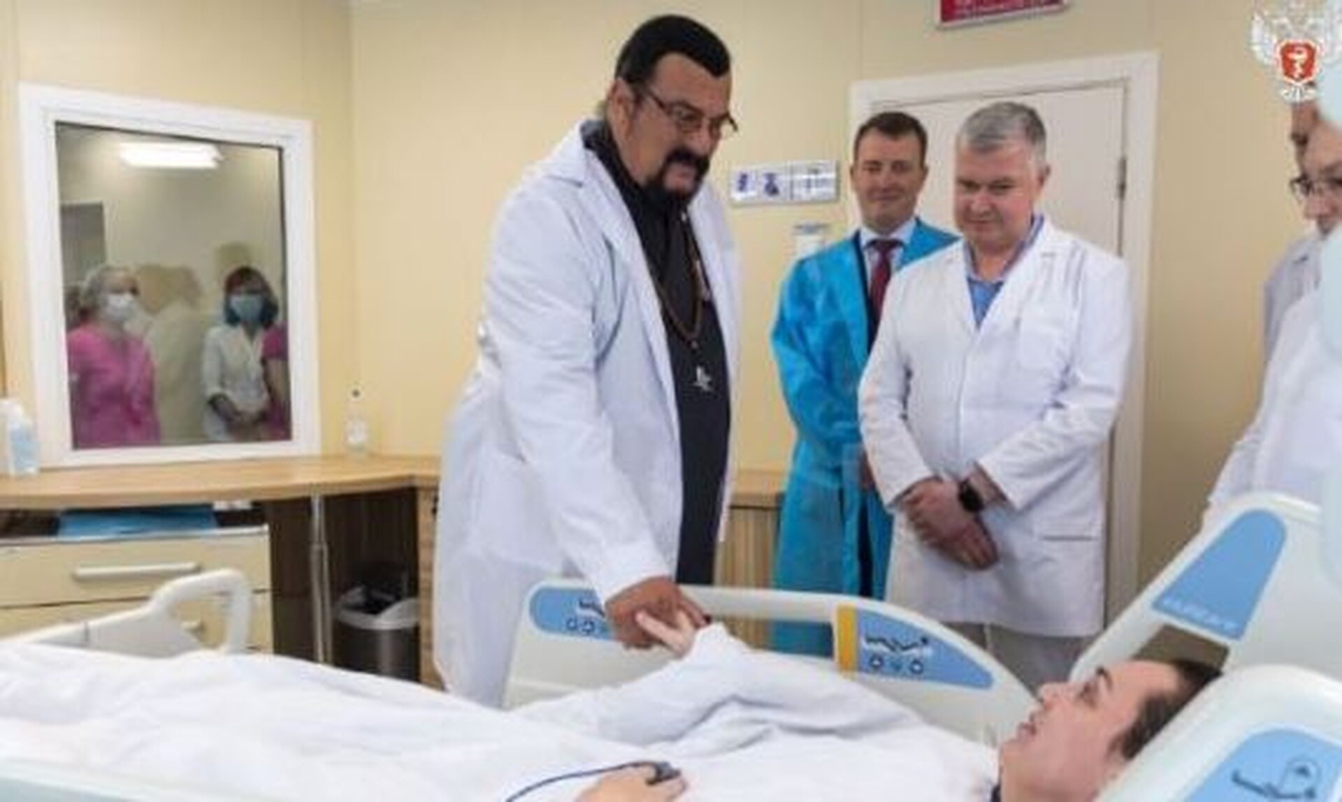 Στίβεν Σιγκάλ για την επίθεση στη Μόσχα: «Τρομερή τρωγωδία» – Επισκέφθηκε τραυματίες