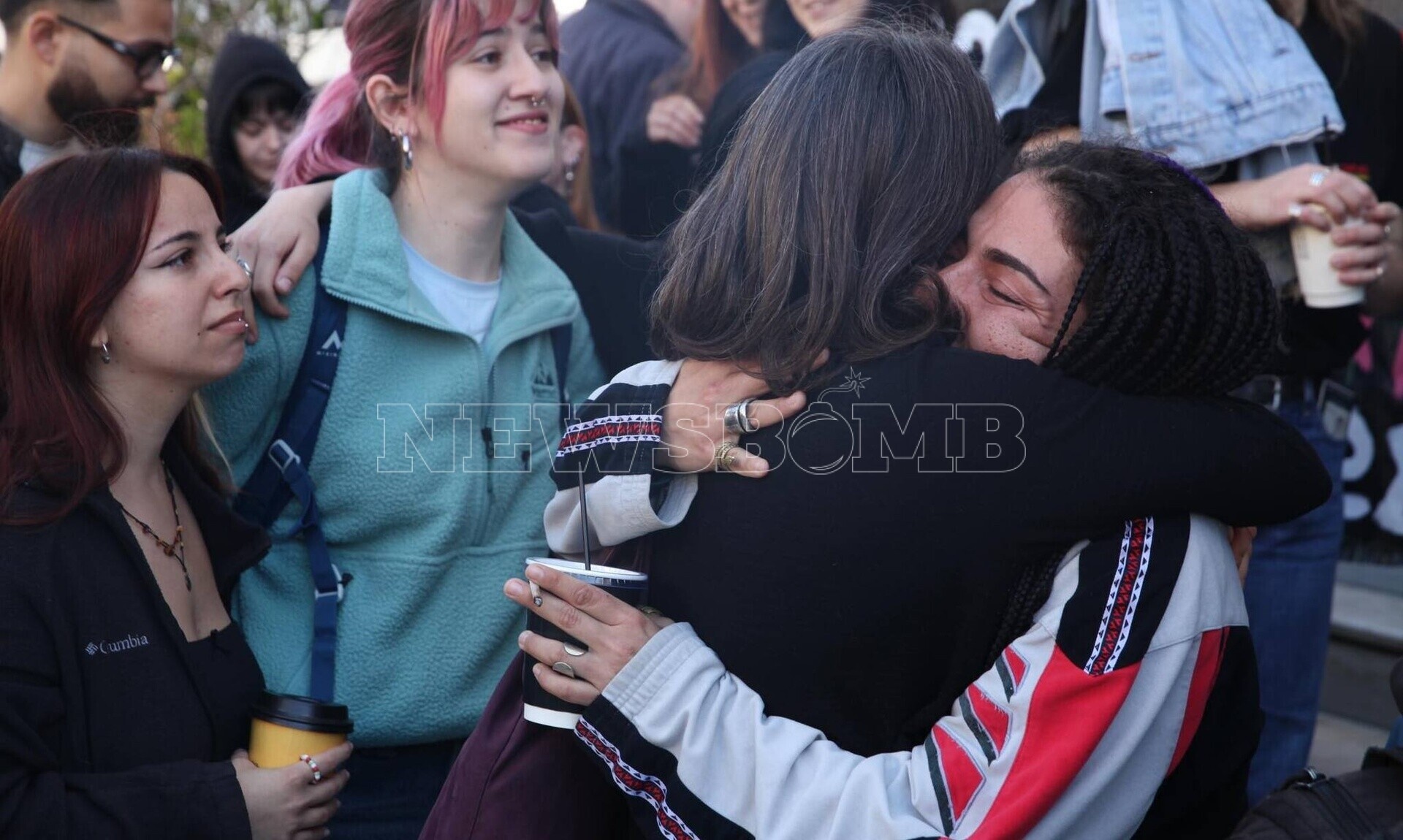 Κολωνός: Γιατί οι ένορκοι αθώωσαν τη μητέρα της 12χρονης – Αντιμέτωπος με τα ισόβια ο Μίχος
