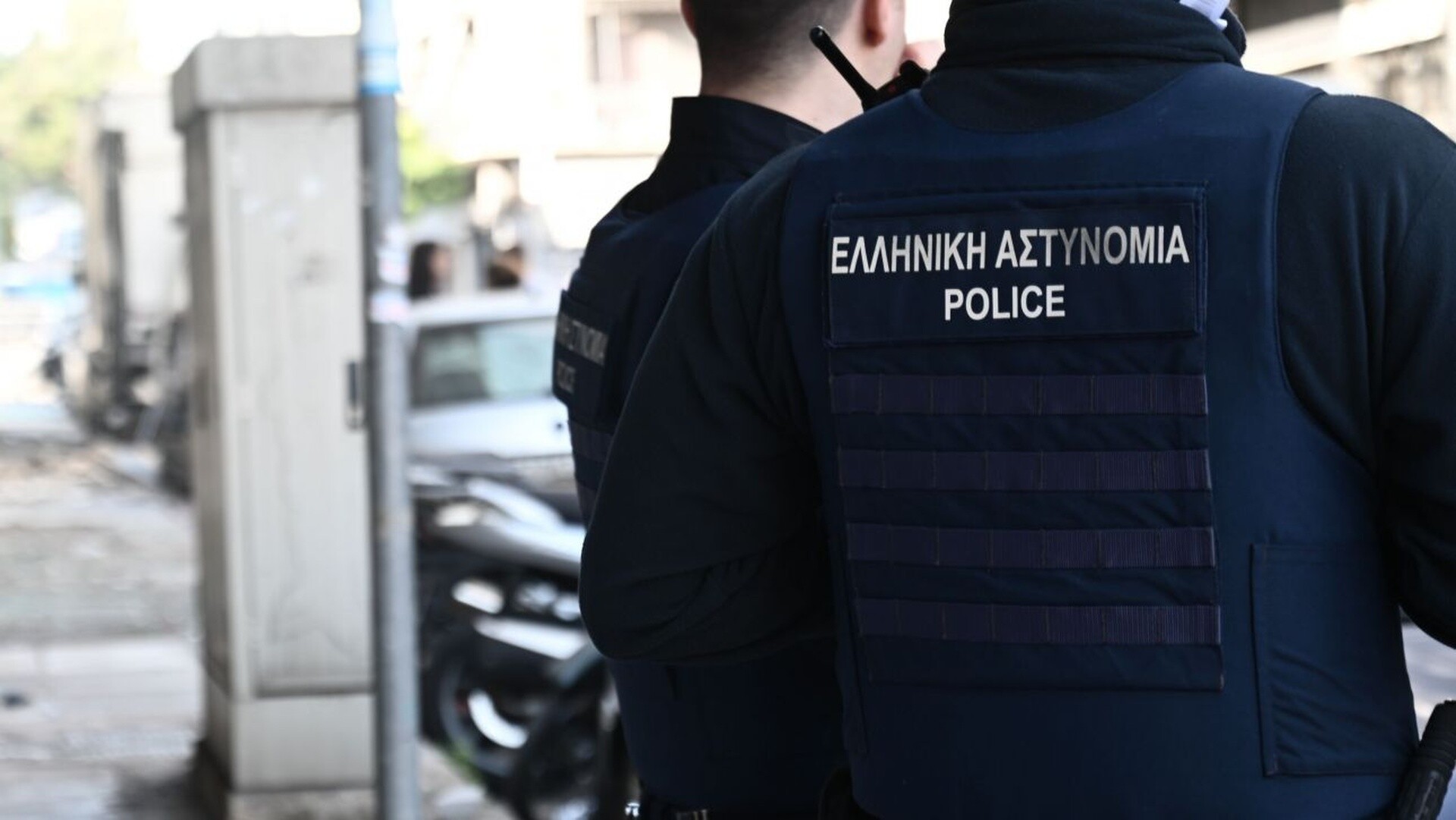 Τρεις συλλήψεις στο Περιστέρι για διακίνηση ναρκωτικών – Κατασχέθηκαν τρία κιλά ηρωίνης και όπλο
