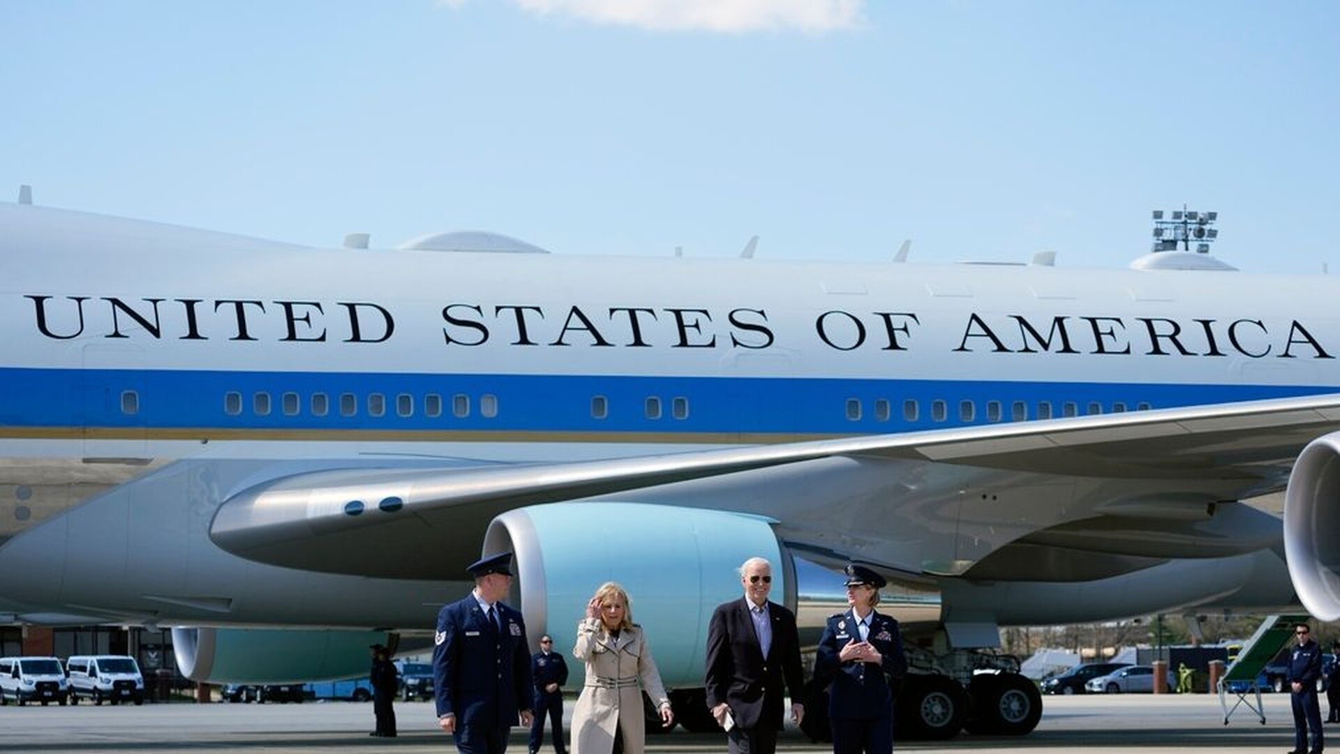 «Μην κλέβετε πράγματα από το Air Force One» – Προειδοποίηση προς δημοσιογράφους