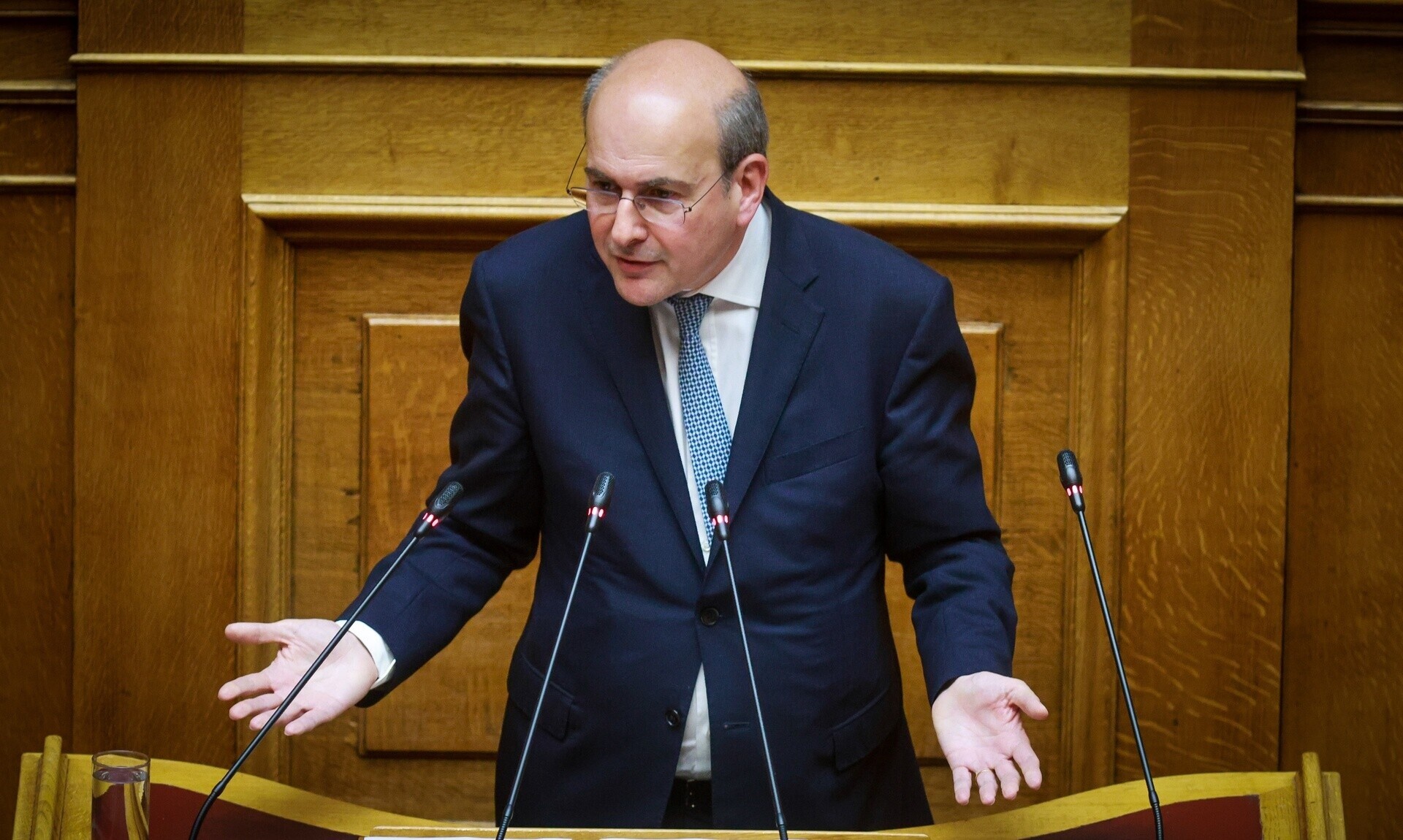 Χατζηδάκης για POS: Το 90% των επιχειρήσεων έχουν συνδεθεί ή το έχουν προγραμματίσει