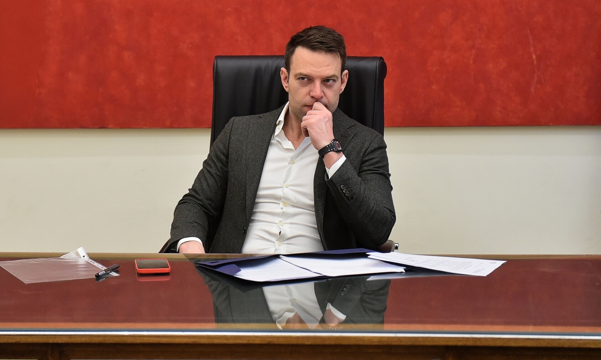 Κασσελάκης: «Θα καταθέσουμε το κατηγορητήριο στη Βουλή αν δεν δοθεί αμνηστεία στον Καραμανλή»