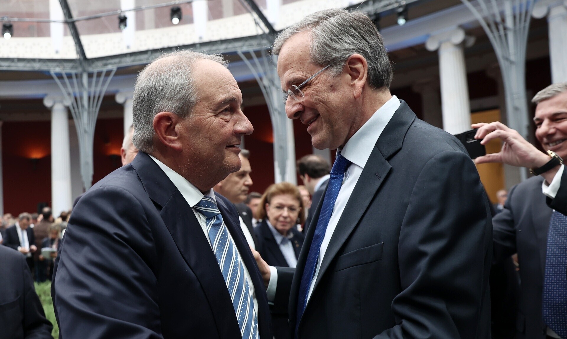 Συνέδριο ΝΔ: Θα δώσουν το παρών αλλά δεν θα μιλήσουν Καραμανλής – Σαμαράς