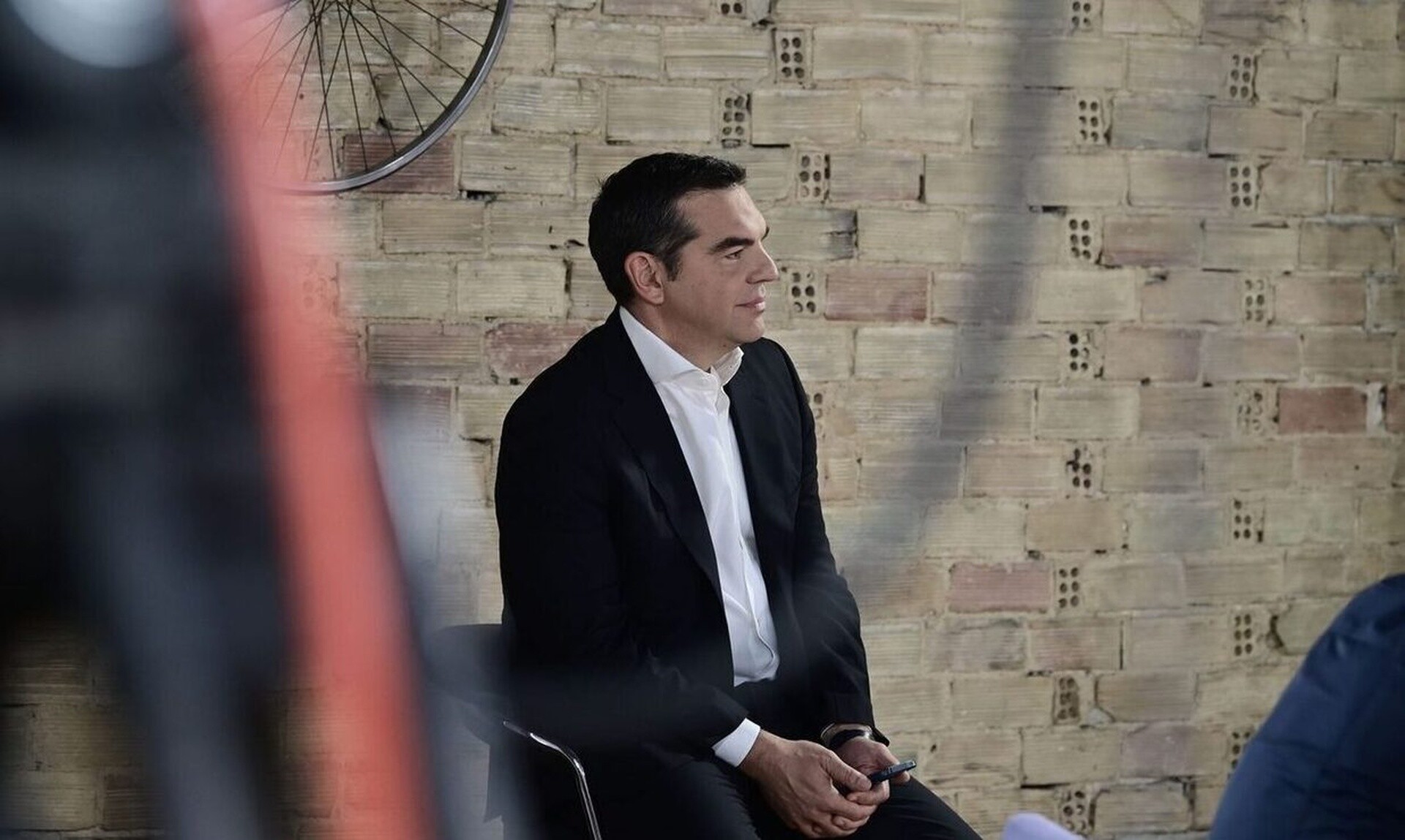 Γνωστός δημοσιογράφος αναλαμβάνει υπεύθυνος τύπου του Αλέξη Τσίπρα