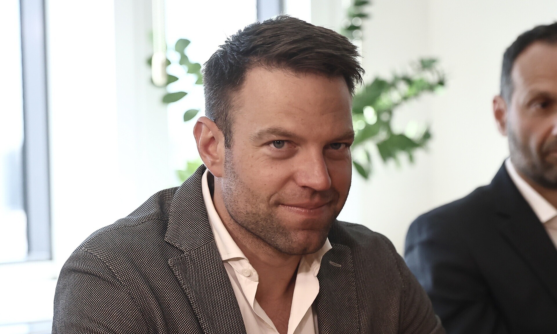 Κασσελάκης on tour – Πρόγραμμα περιοδειών με αεροπλάνα και βαπόρια, αλλά χωρίς προτάσεις