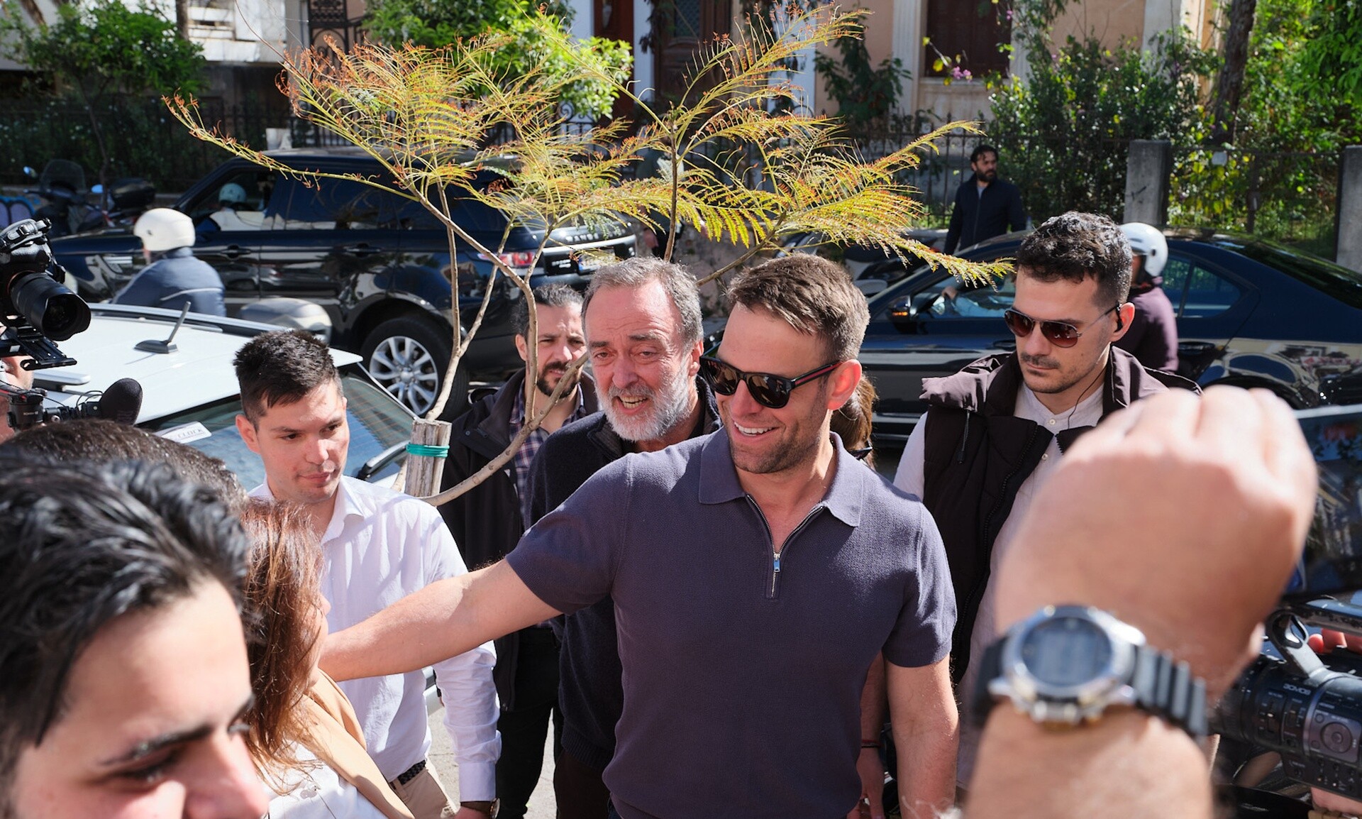 Ο Στέφανος Κασσελάκης στην Κρήτη: Με φουσκωτό μετέβη από το Ρέθυμνο στη Γαύδο