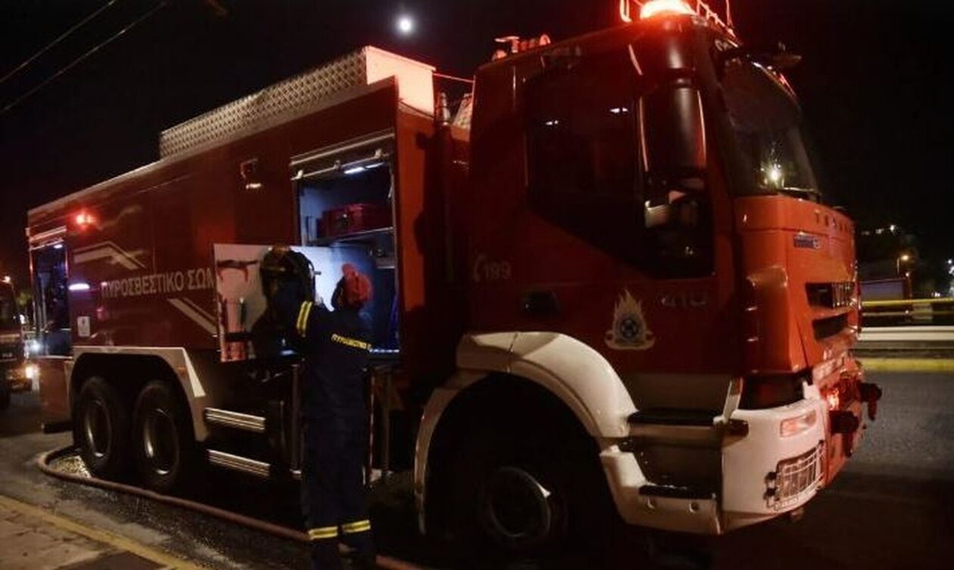 Yπό έλεγχο η φωτιά που ξέσπασε σε διαμέρισμα στo Παγκράτι