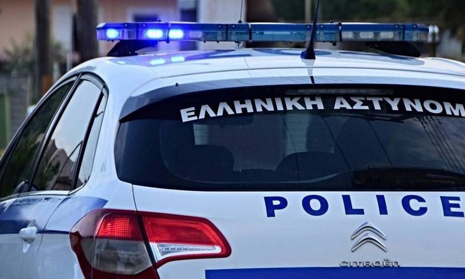 Θεσσαλονίκη: Άγρια καταδίωξη διακινητών – Παράτησαν το αυτοκίνητο τους με έξι μετανάστες μέσα