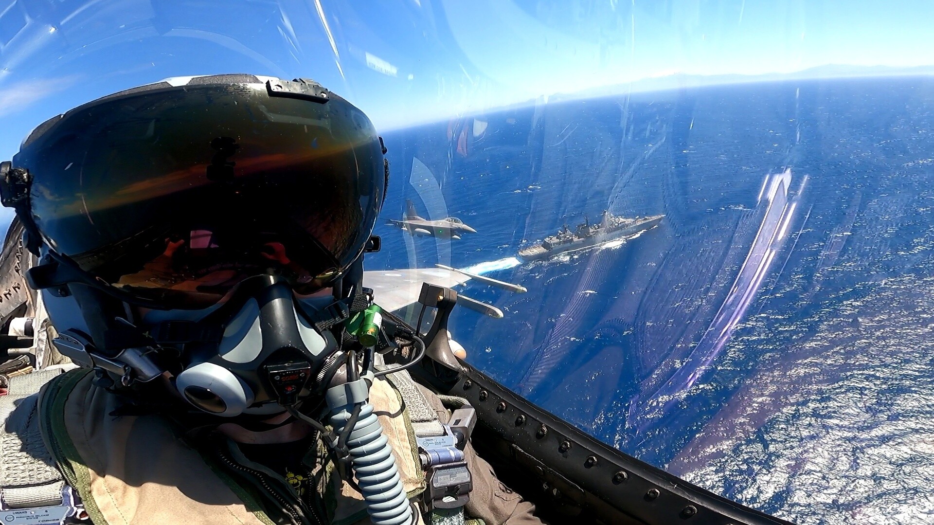 Ελληνικά F-16 εκπαιδεύτηκαν με γερμανική φρεγάτα (pics)