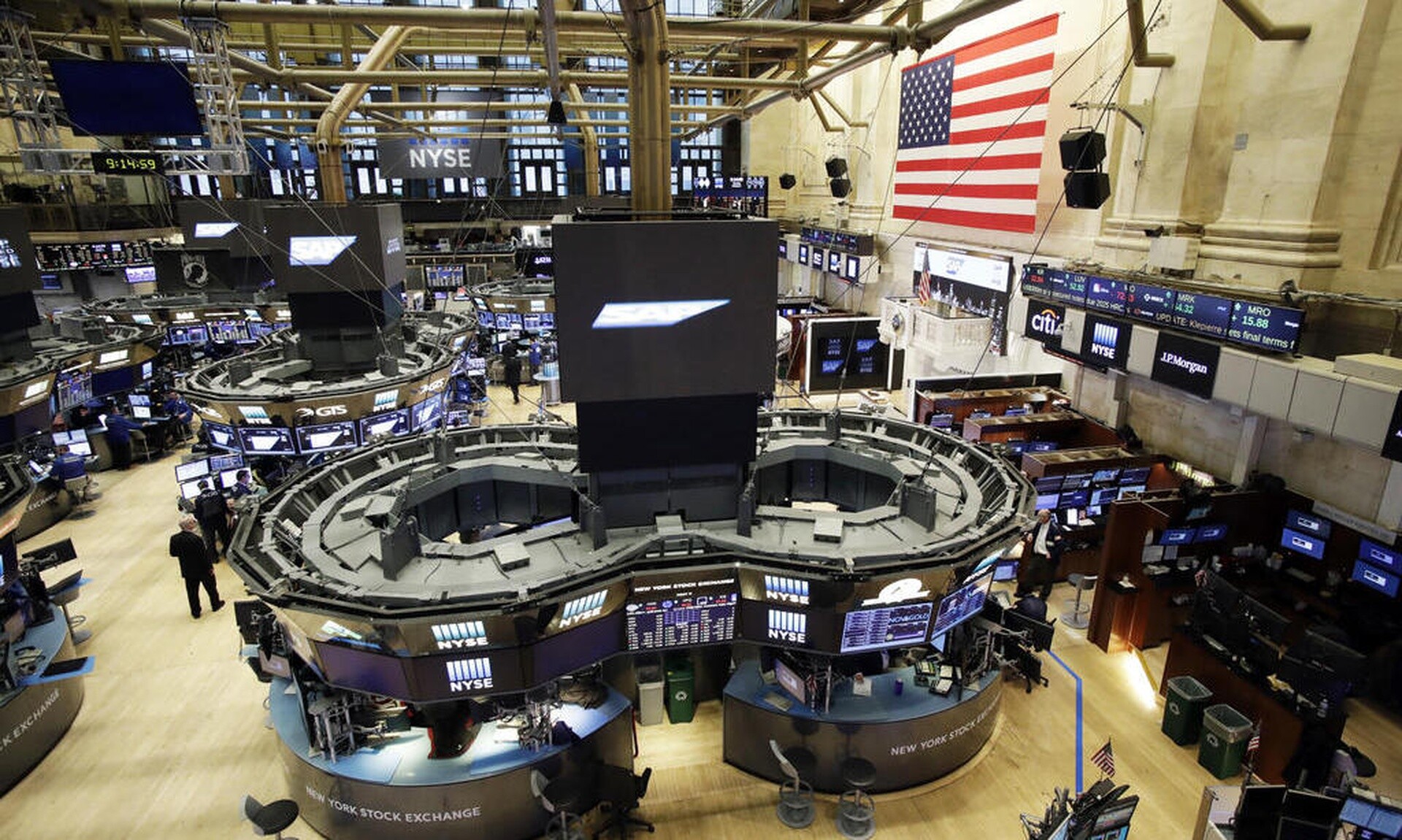 Με νωθρό ξεκίνημα η εβδομάδα στη Wall Street