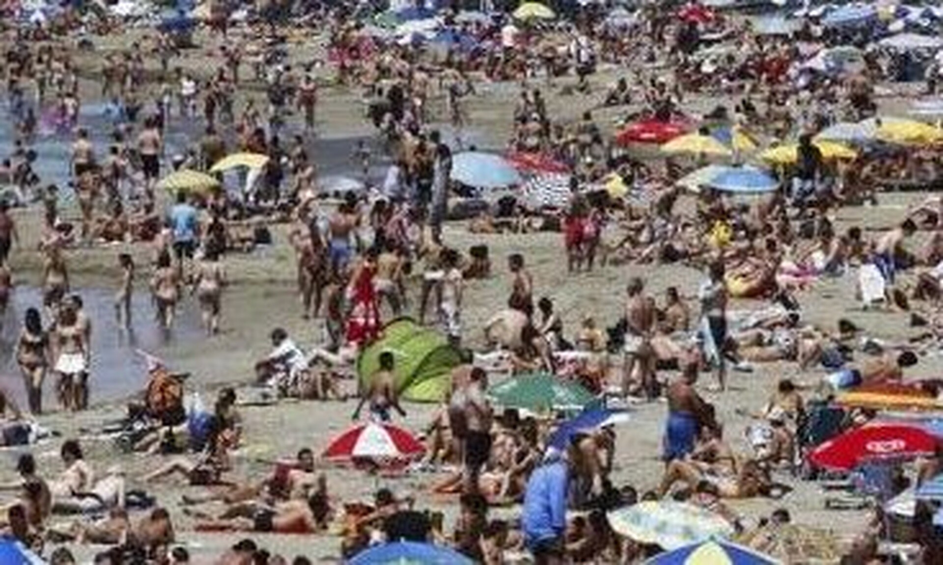 Σοκ στην Τενερίφη: Οι ντόπιοι ζουν σε σπηλιές – Το τέρας του υπερτουρισμού «τρώει» το νησί