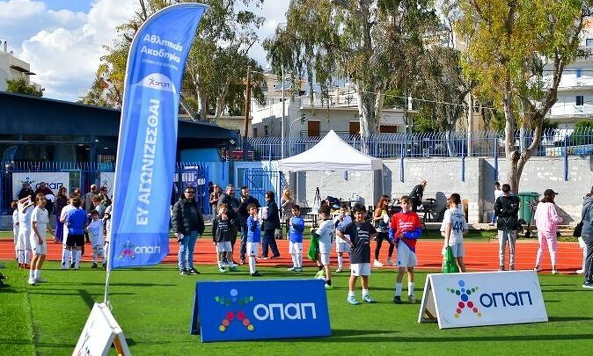 Aθλητικές ακαδημίες ΟΠΑΠ: 25.000 παιδιά εφοδιάζονται με νέο αθλητικό εξοπλισμό