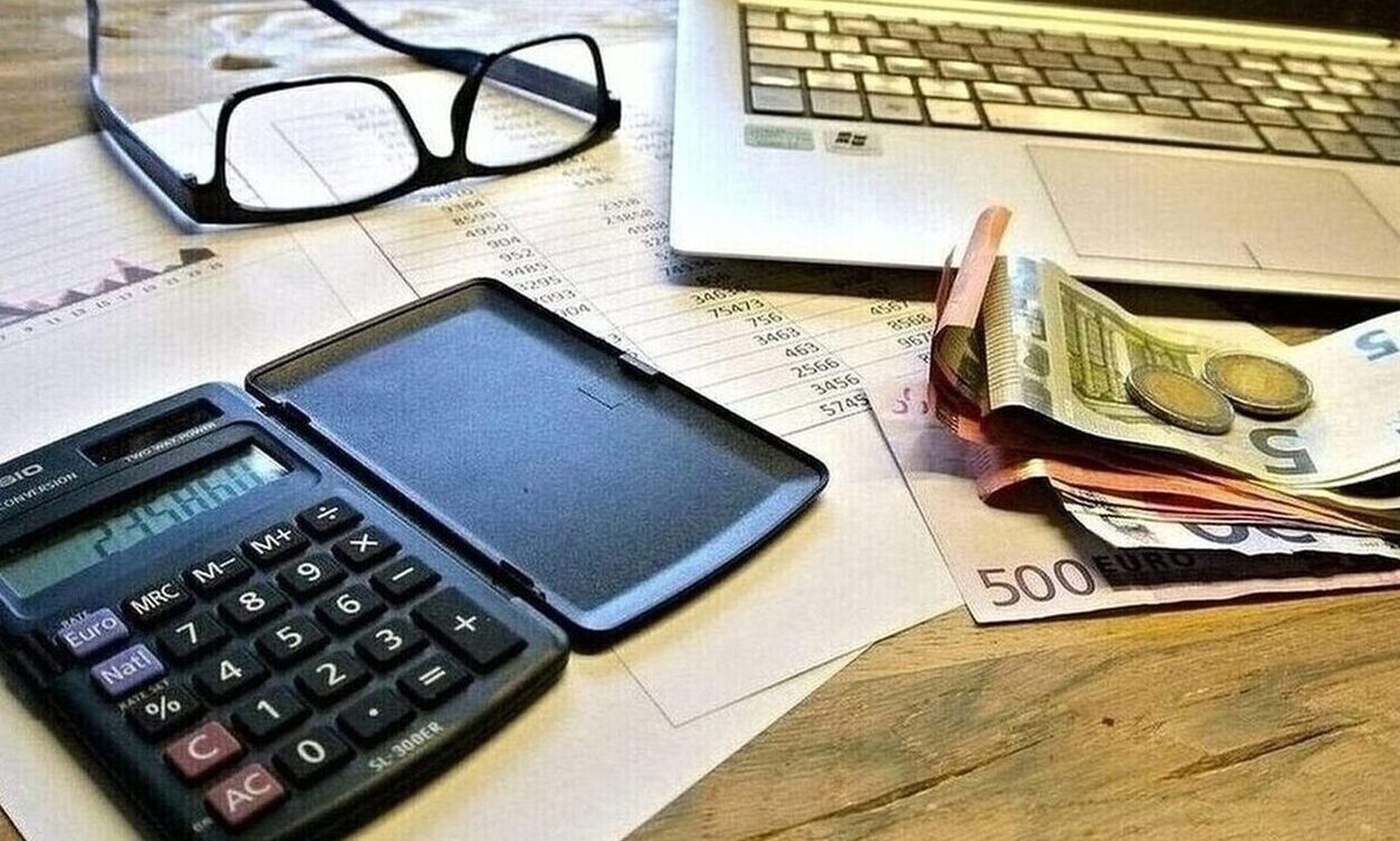 Τι σημαίνει η κατάργηση του τέλους επιτηδεύματος – Πόσο μειώνεται φέτος
