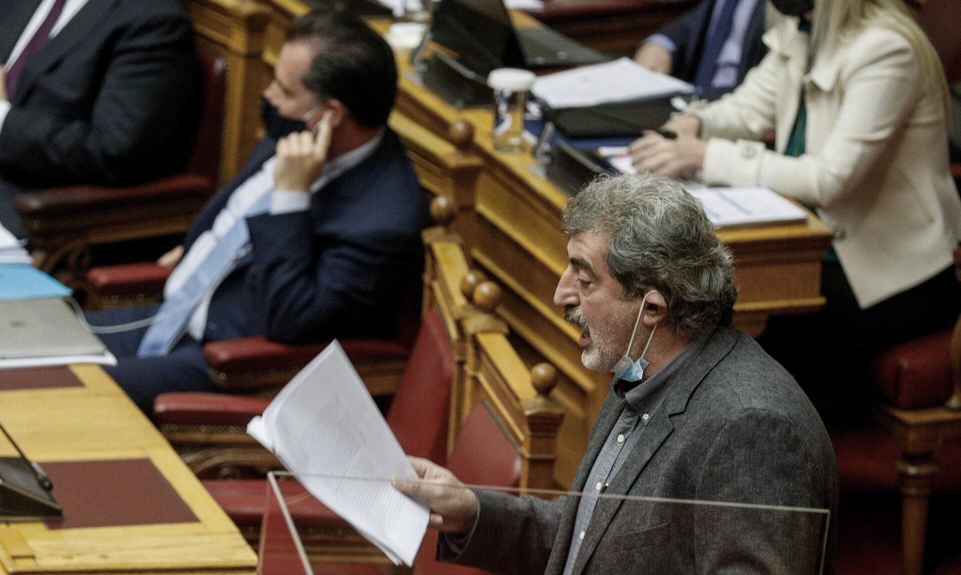 Ο Πολάκης ανήρτησε δημοσκόπηση των «Ράδιο Αρβύλα» και ο Άδωνις του τη φύλαγε