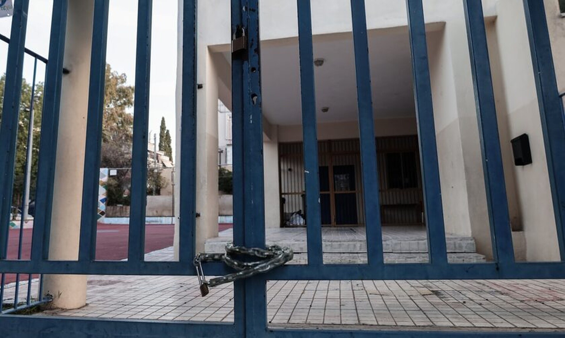 Λάρισα: Έριξε φυτοφάρμακο μέσα σε νηπιαγωγείο – «Το έριξα στην αυλή μου», υποστηρίζει ο 65χρονος