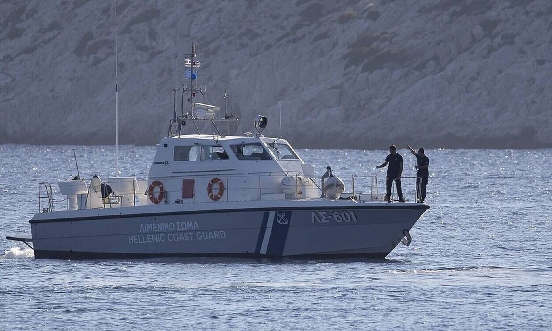 Ύδρα: Συνεχίζεται η έρευνα για τον 67χρονο που έπεσε στη θάλασσα – Είχε αφήσει πίσω σημείωμα