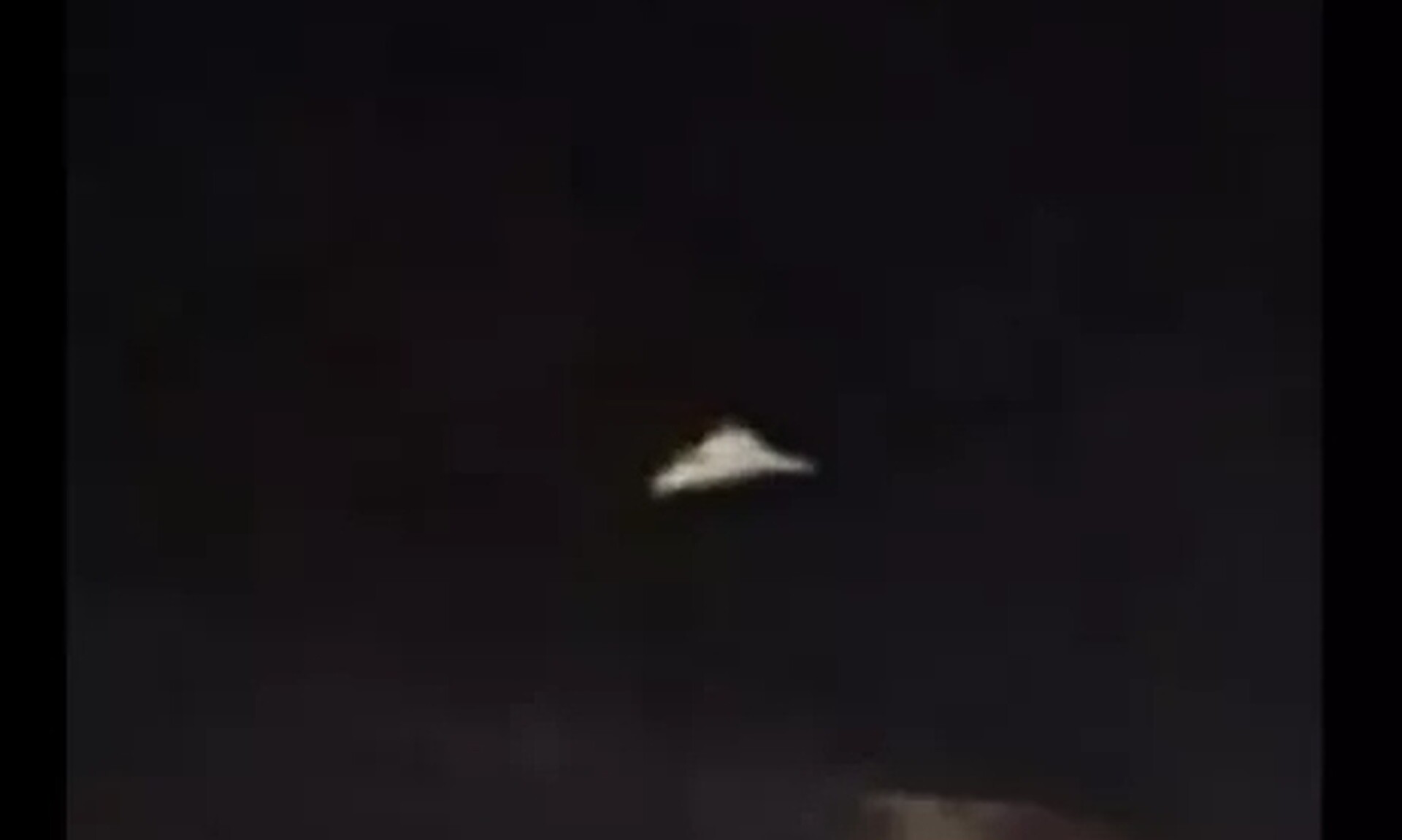 Επίθεση Ιράν: Η στιγμή που drone περνά πάνω από το Ιράκ με στόχο το Ισραήλ