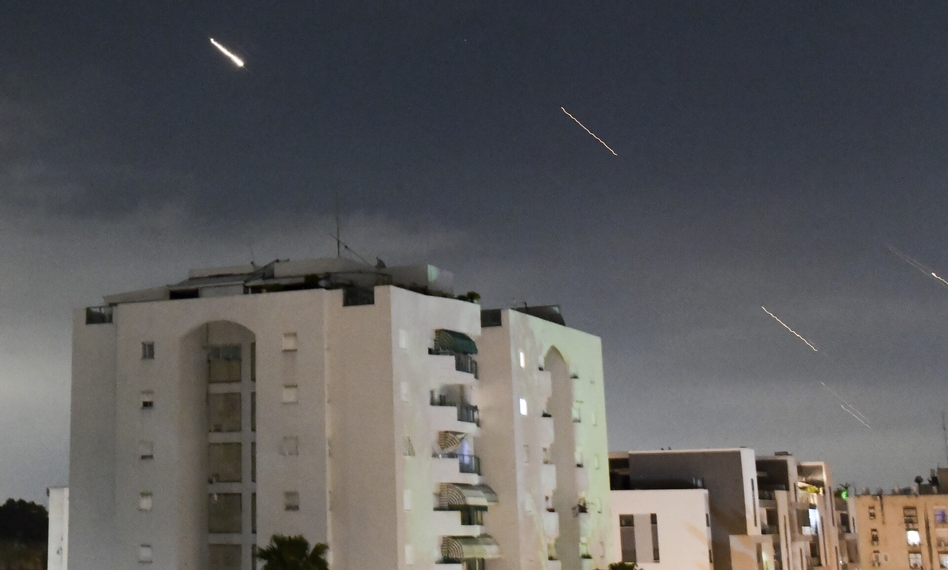 Το ΝΑΤΟ καταδικάζει την επίθεση του Ιράν κατά του Ισραήλ και καλεί σε αυτοσυγκράτηση