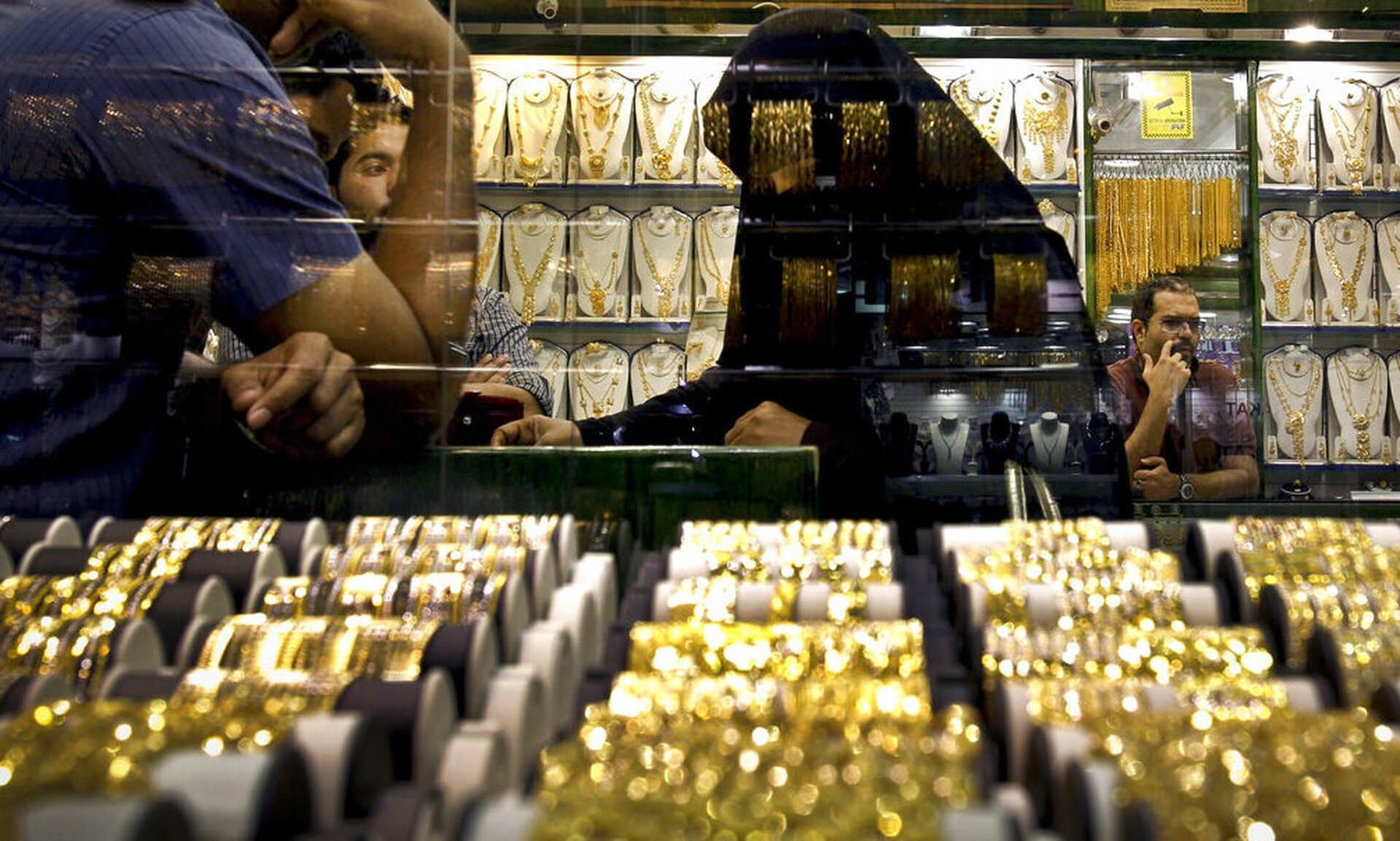 Ξέφρενη κούρσα στην τιμή του χρυσού με το βλέμμα στη Μέση Ανατολή – Ασφαλές καταφύγιο