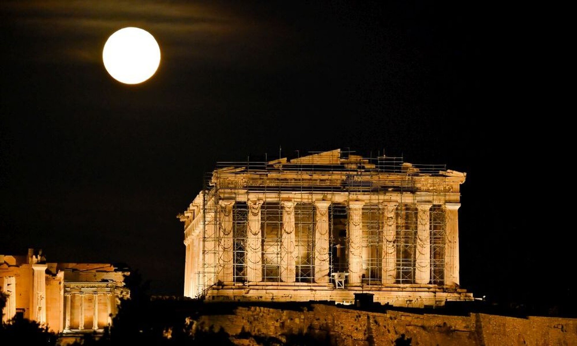Τρόμος στην Ακρόπολη: Τελετές σατανισμού κάτω από τον Ιερό Βράχο – Ανατριχιαστικές εικόνες