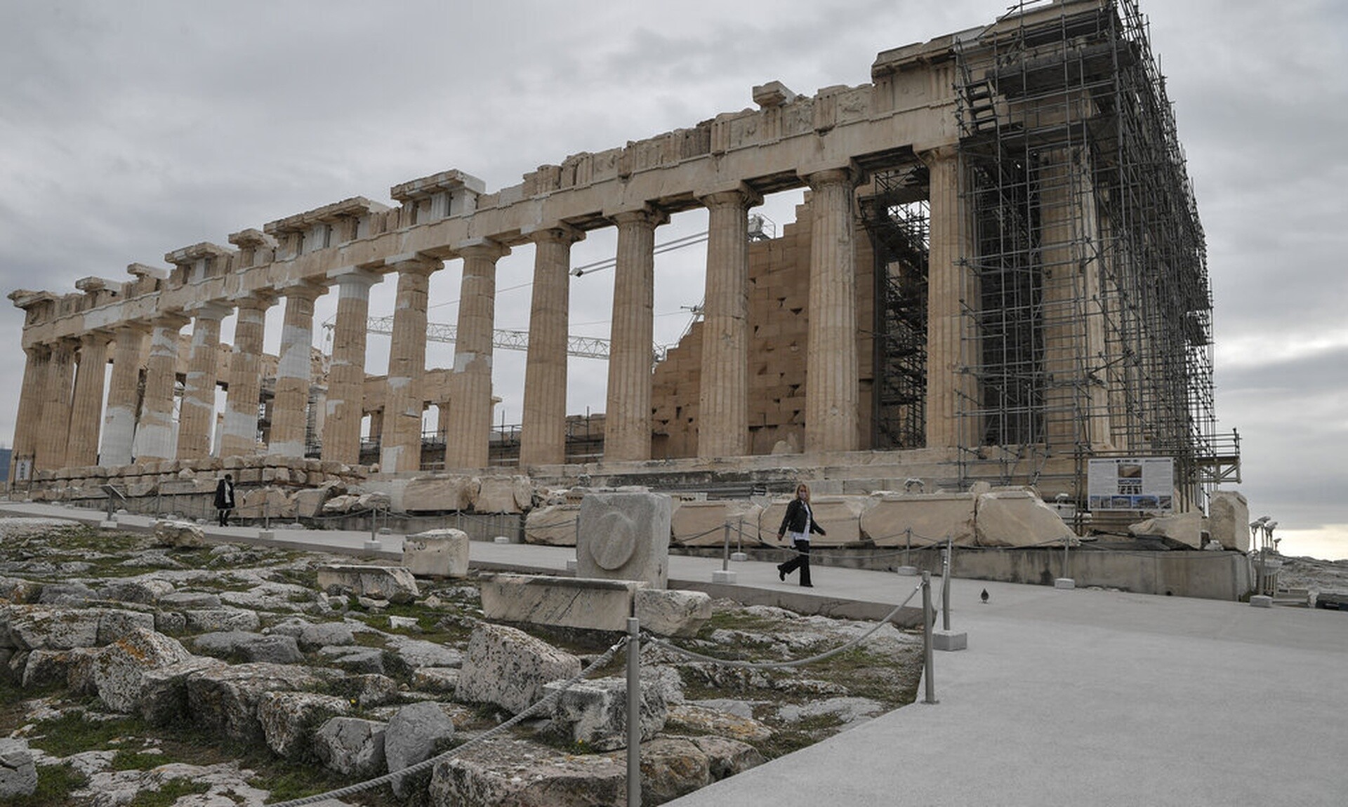 Guardian: Οργή για τις πριβέ ξεναγήσεις στην Ακρόπολη με εισιτήριο έως 5.000 ευρώ
