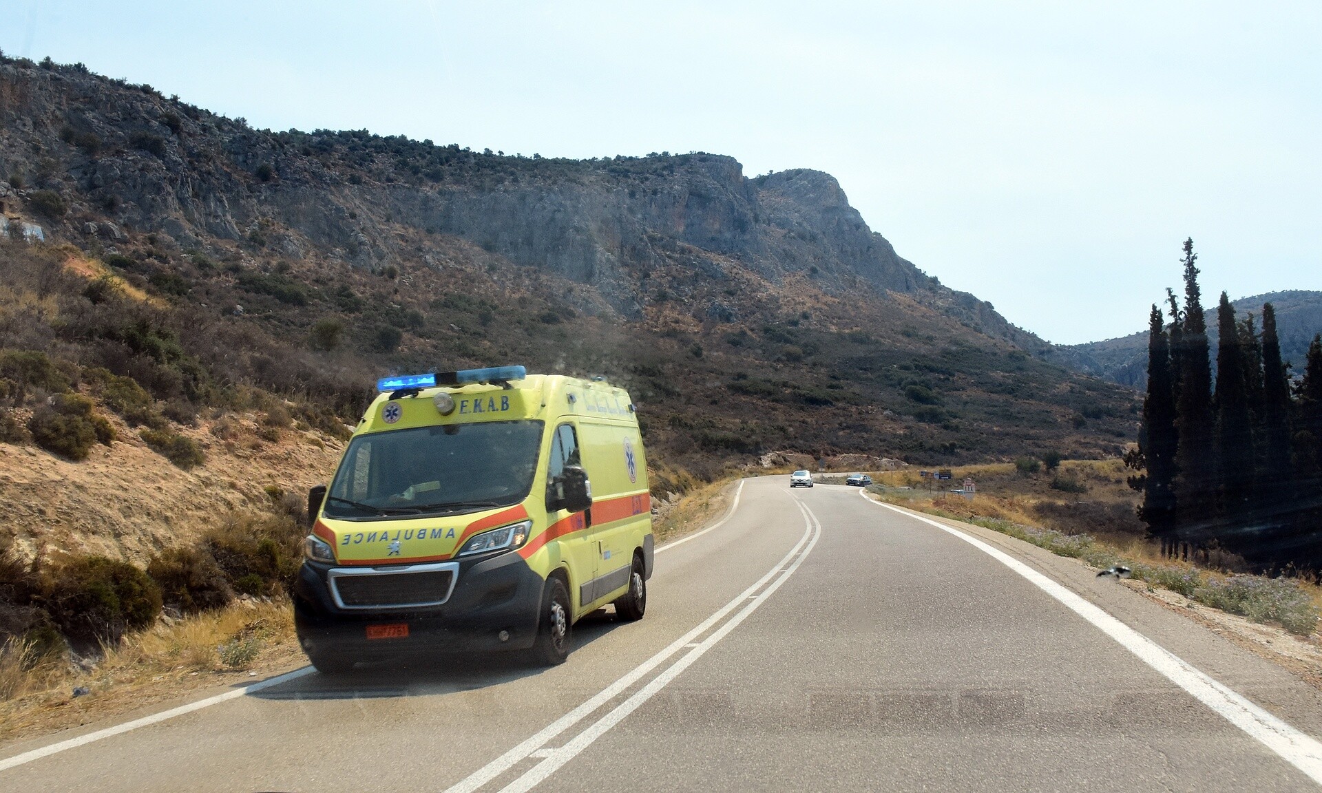 Φωτιά σε όχημα στα λιμανάκια της Βουλιαγμένης