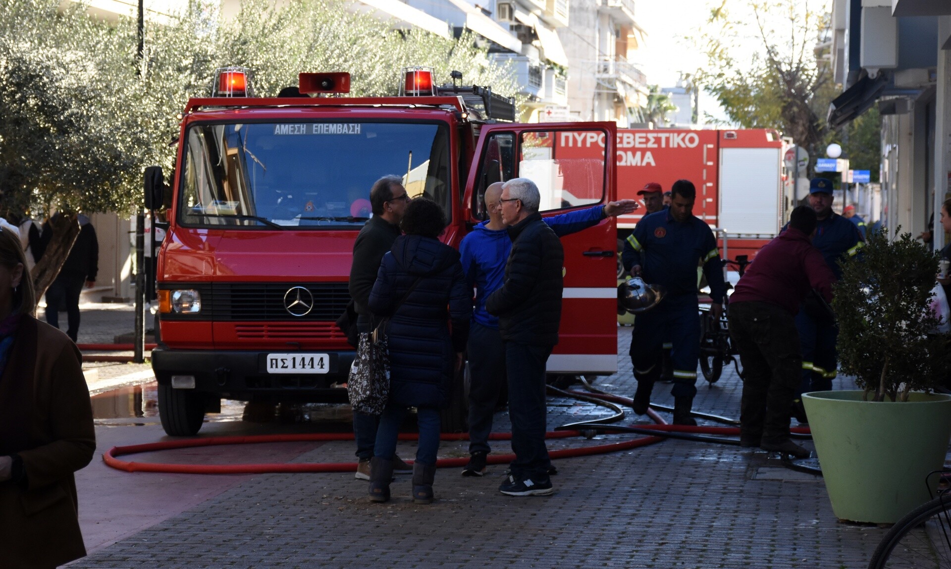 Πυρκαγιά σε κατάστημα στο Περιστέρι – Σπεύδει η Πυροσβεστική