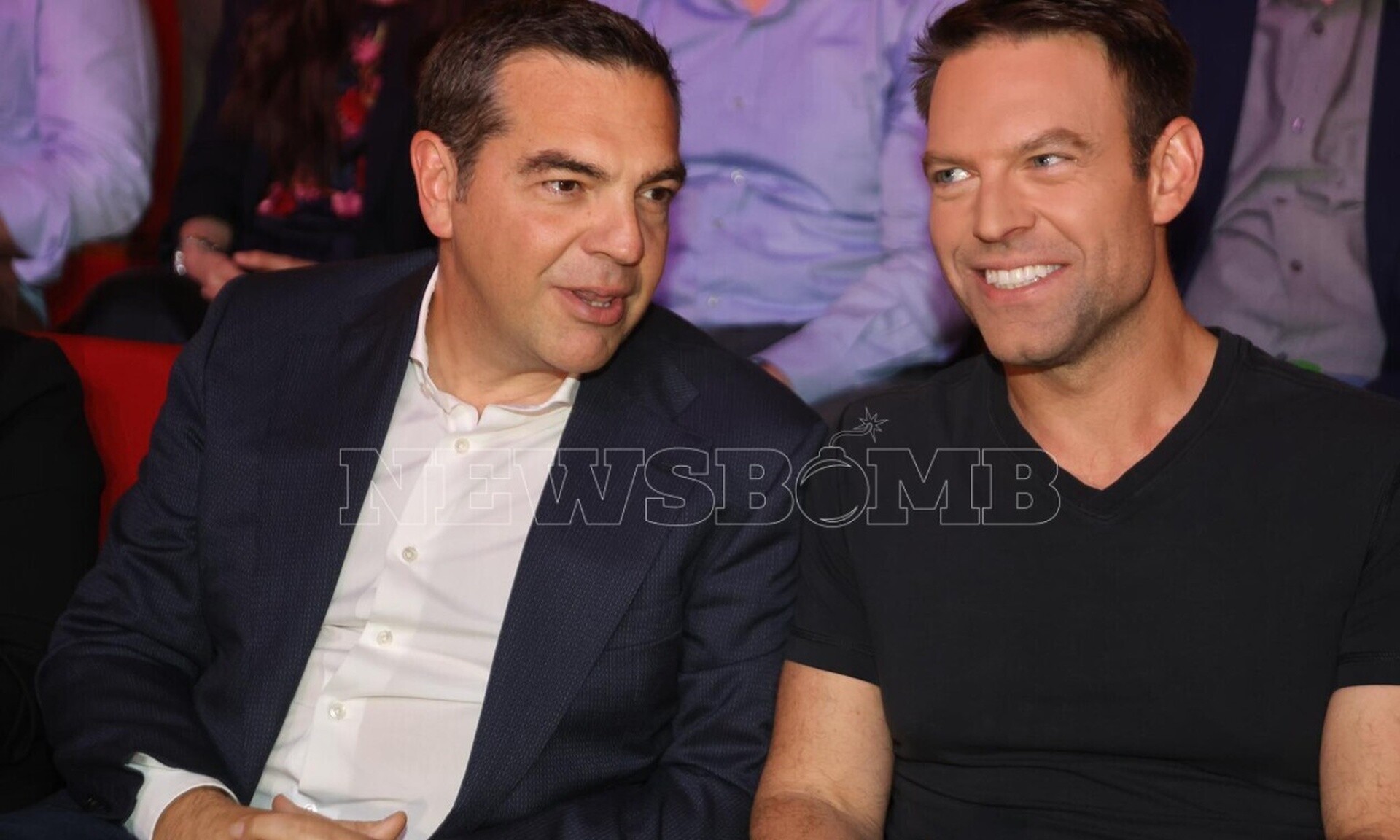 ΣΥΡΙΖΑ: Ο Κασσελάκης κάλεσε τον Τσίπρα στη σκηνή εν μέσω αποθέωσης – «Αλέξη, έλα πάνω»