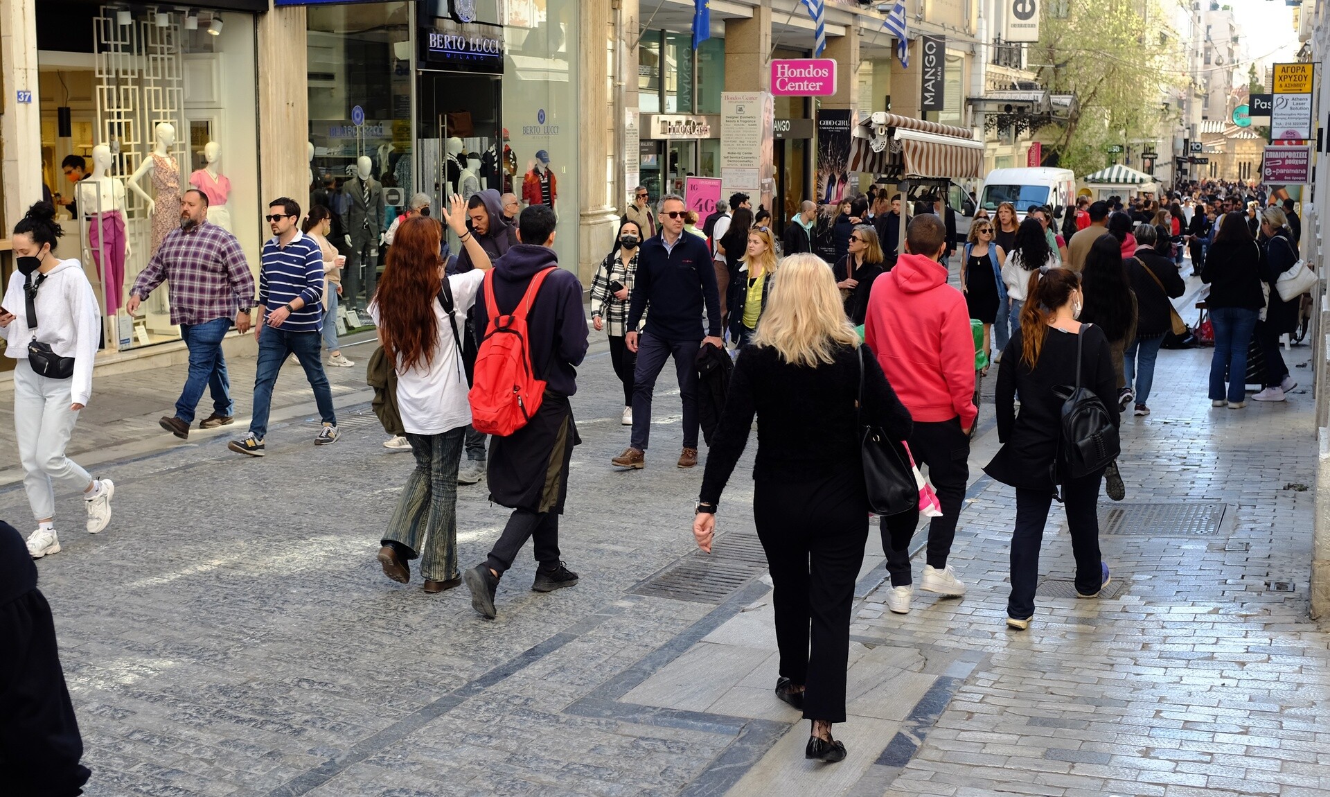 Πασχαλινό ωράριο καταστημάτων: Αναλυτικά οι ώρες λειτουργίας – Ποιες μέρες θα είναι κλειστά