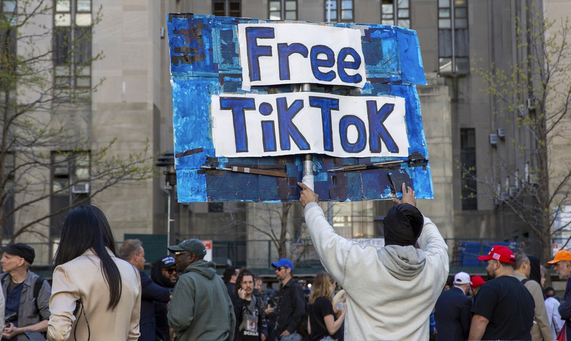 Tik Tok: «Ώρα μηδέν» για τη δημοφιλή εφαρμογή στις ΗΠΑ – Οι 170 εκατ. χρήστες και η επόμενη ημέρα
