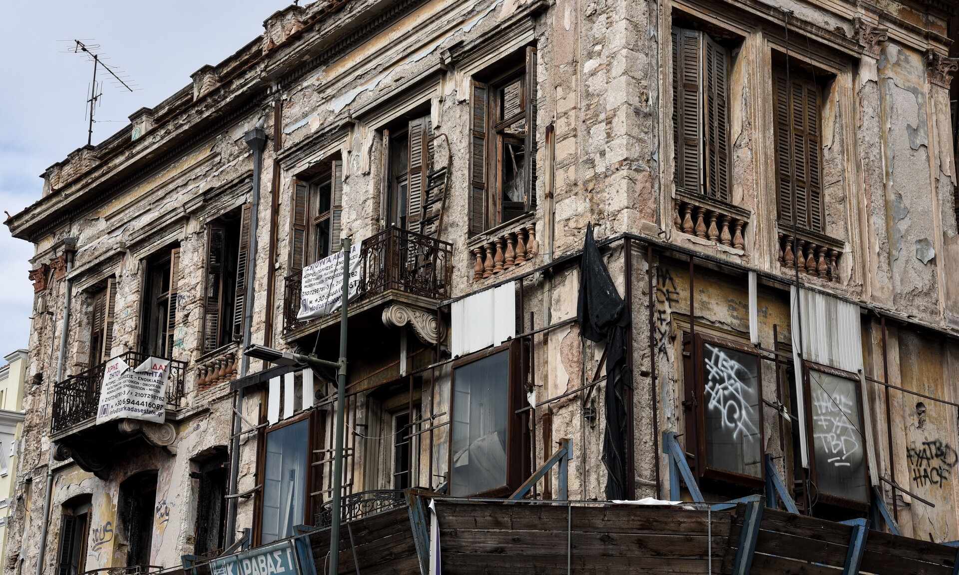 Πλαστές μεταβιβάσεις ακινήτων: Πώς πωλούσαν «ξεχασμένα» ακίνητα – Αποκαλυπτικοί διάλογοι