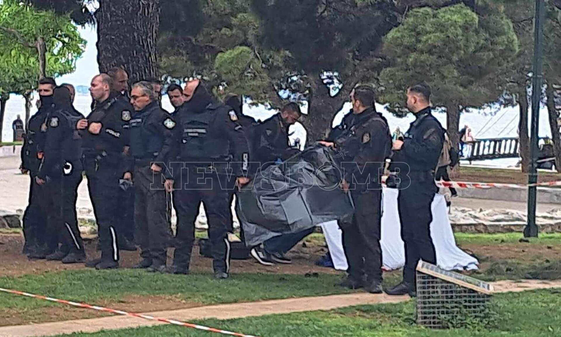 Θεσσαλονίκη: Βουτιά θανάτου – Έβγαλε εισιτήριο κι έπεσε από τον Λευκό Πύργο