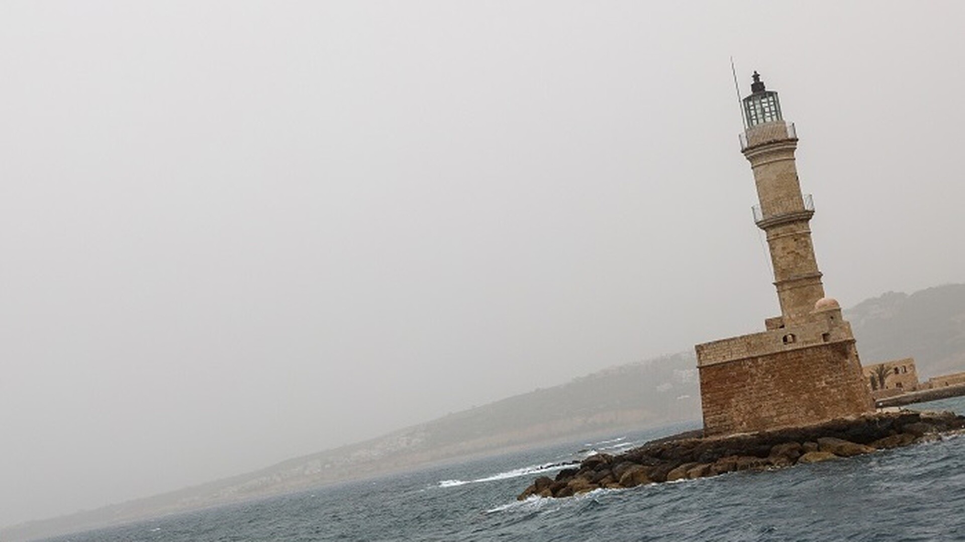Χανιά: H αφρικανική σκόνη «έπνιξε» την πόλη – Πως εξελίσεται το φαινόμενο