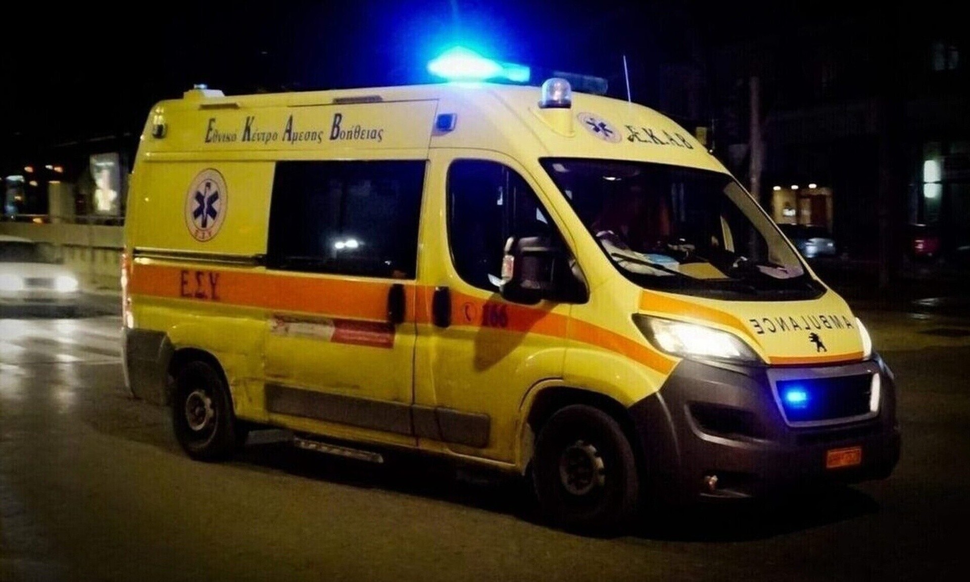 Τραγωδία στην Κορινθία: Νεκρός νεαρός δικυκλιστής που «καρφώθηκε» σε κολόνα