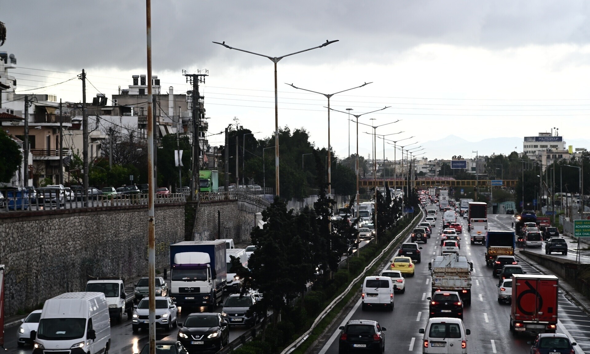 Κίνηση τώρα: «Ουρές» χιλιομέτρων στον Κηφισό – Προβλήματα σε κεντρικούς δρόμους