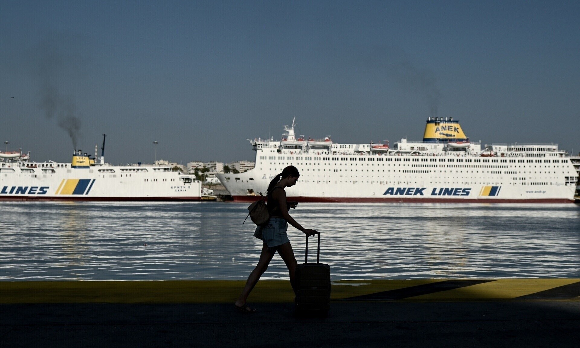 Εκπτώσεις στα ακτοπλοϊκά και αεροπορικά εισιτήρια για τους εκπαιδευτικούς
