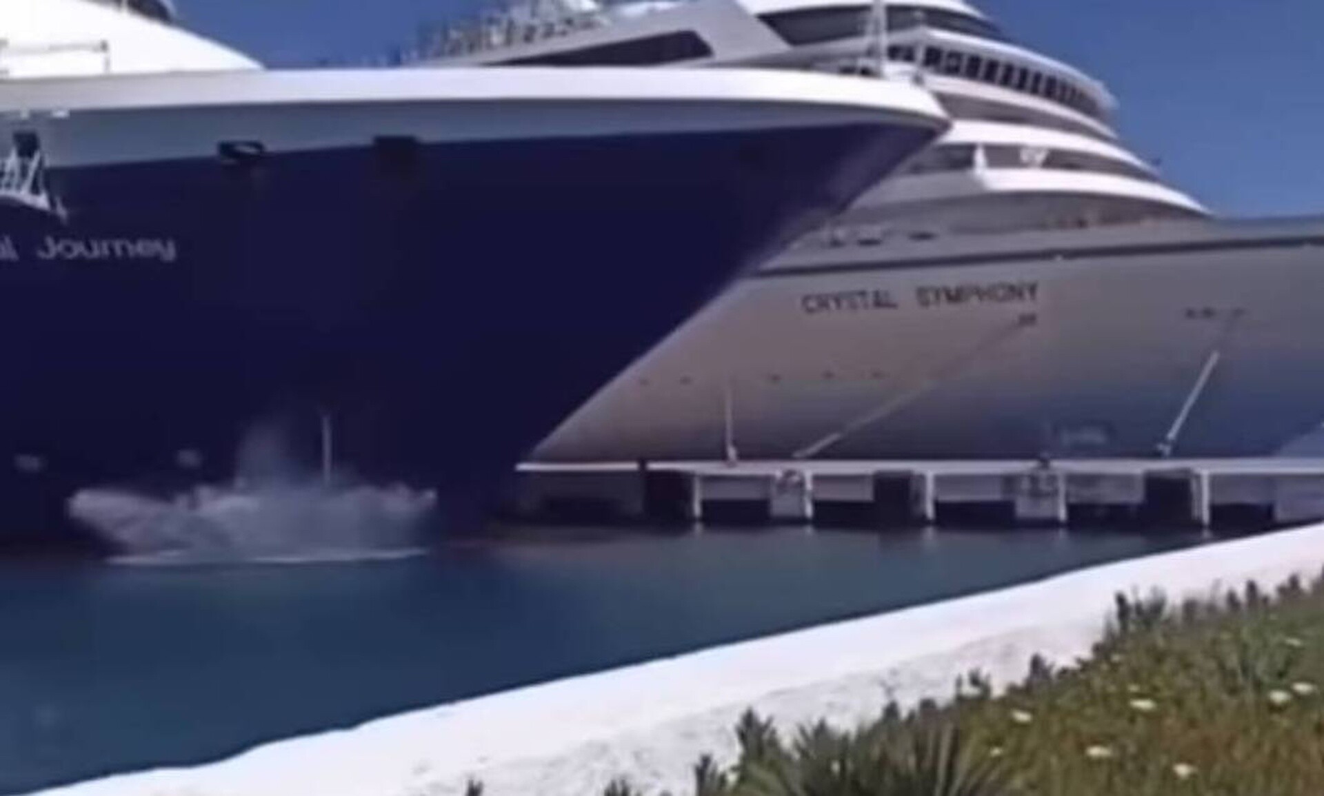 Συναγερμός στο Κουσάντασι της Τουρκία: Κρουαζιερόπλοιο 213 μέτρων προσέκρουσε σε λιμάνι