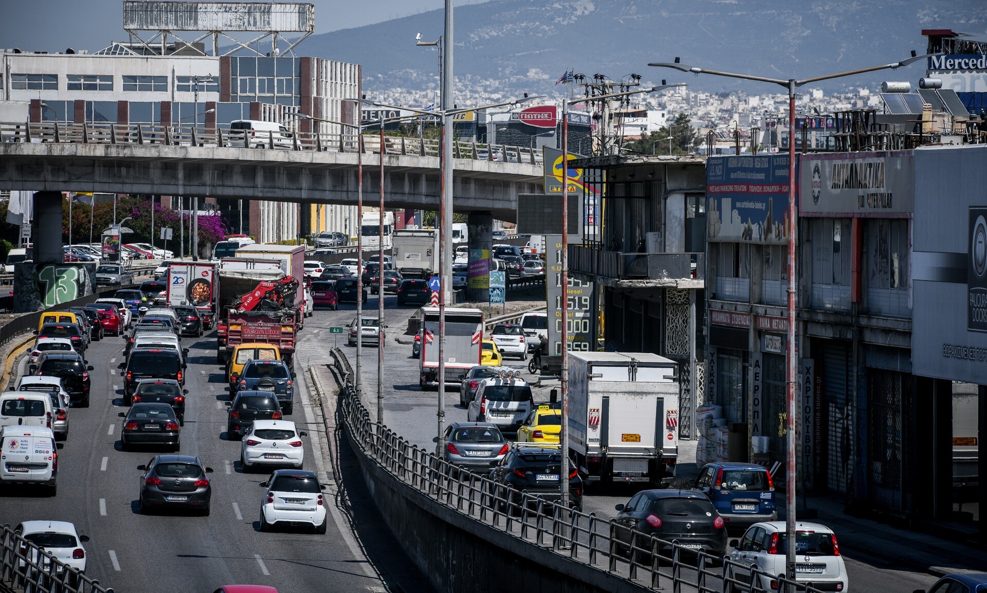 Κίνηση στους δρόμους: «Χάος» σε Κηφισό, Μεσογείων και Κηφισίας – Καθυστερήσεις στην Αττική οδό