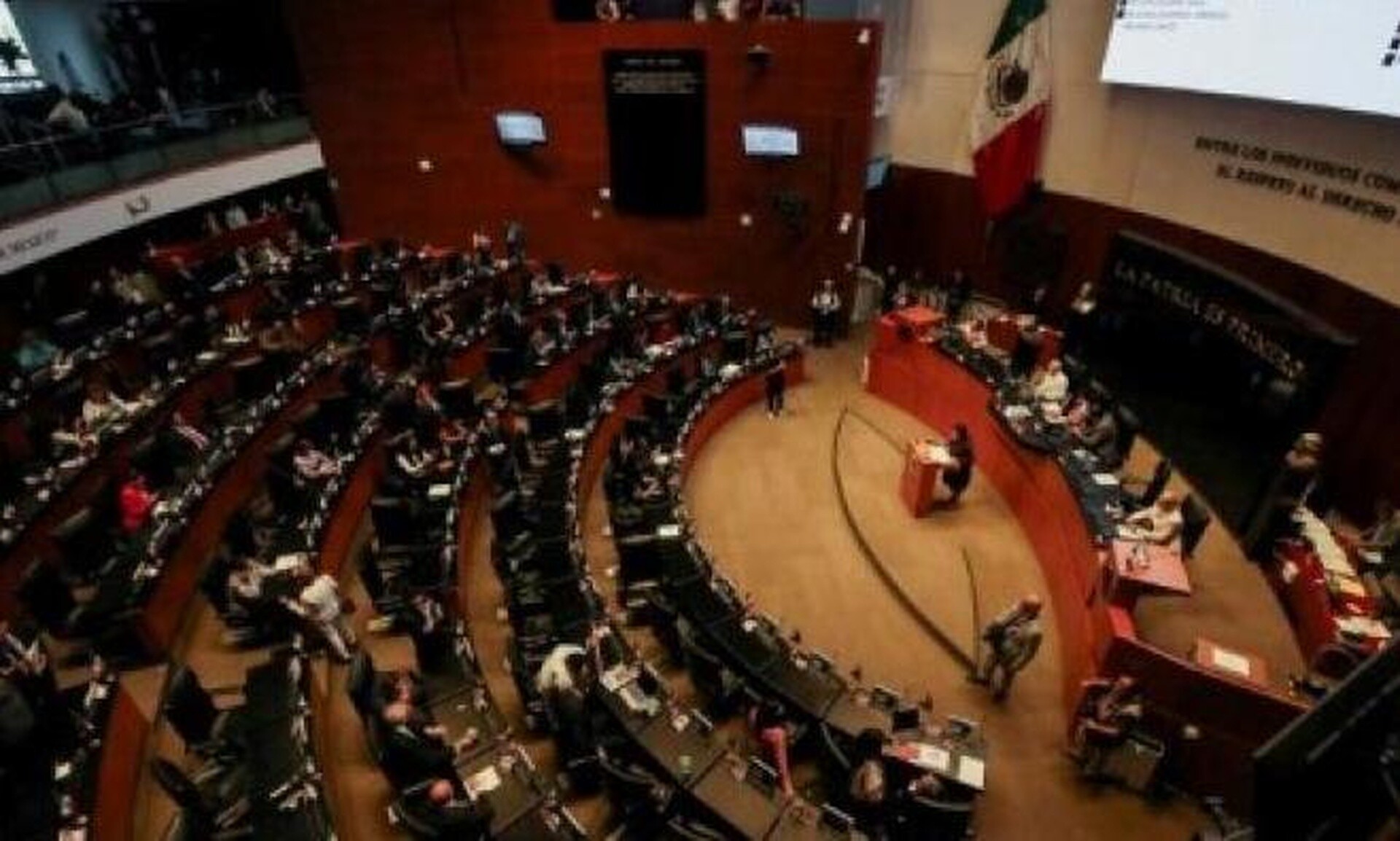 Σκάνδαλο στο Μεξικό: Μια κότα θυσιάστηκε στο θεό της βροχής μέσα στη μεξικανική Γερουσία
