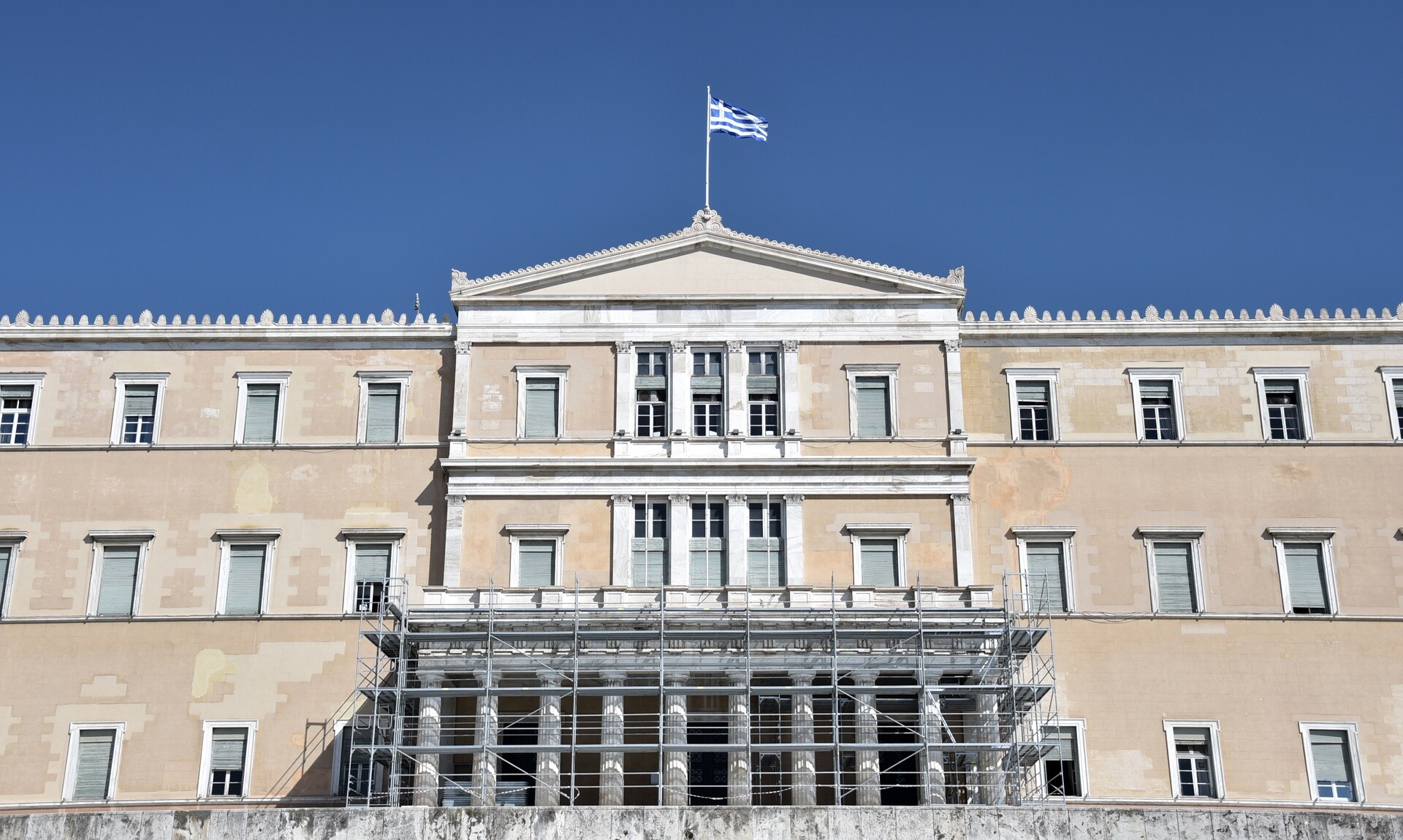Τροχαίο έξω από τη Βουλή: «Σκότωσε τον αδελφό μου και τον εγκατέλειψε»