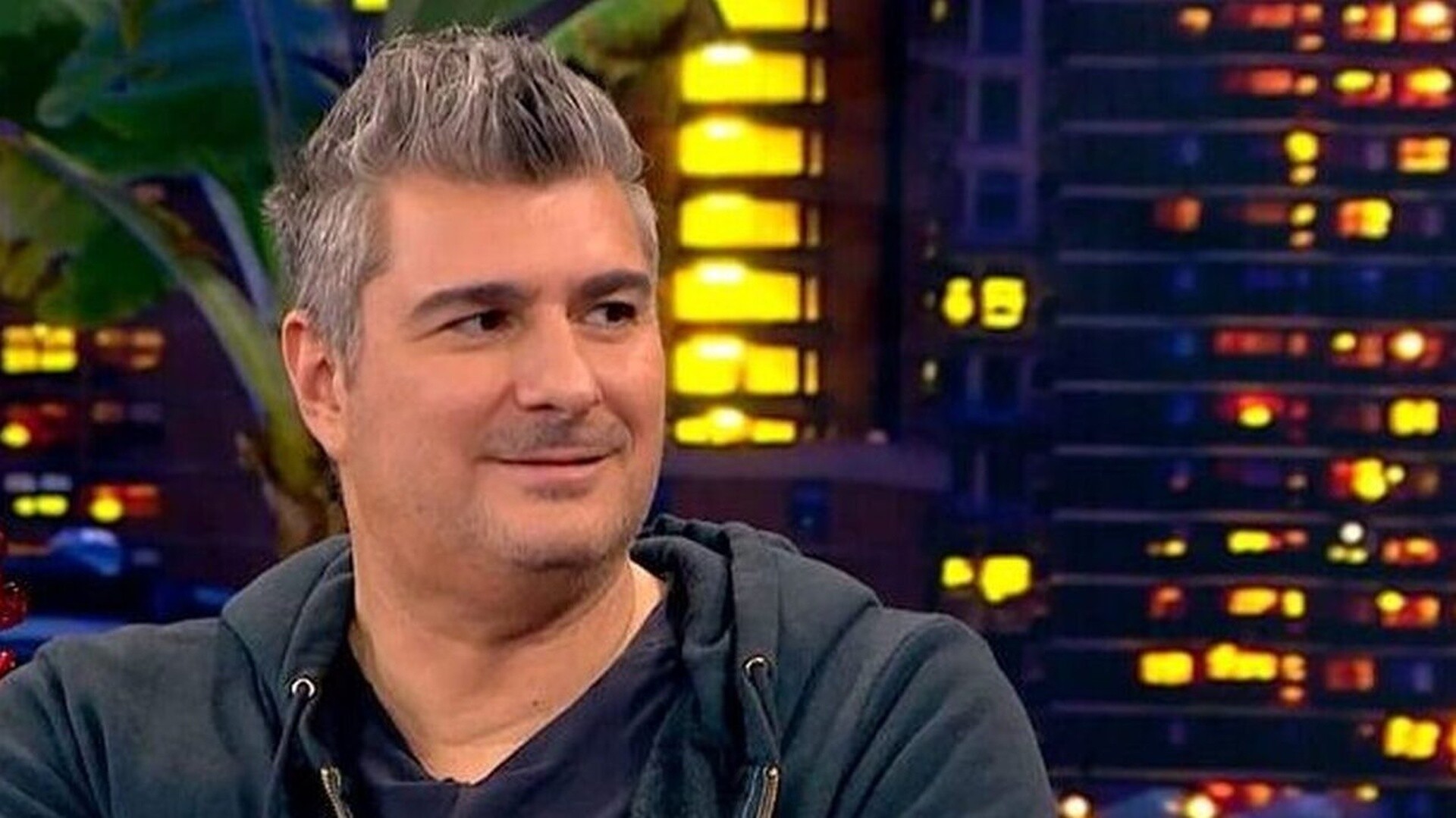 Μωραΐτης σαρκάζει Βασίλη Κασσελάκη: «Όλοι οι ξάδελφοι των προέδρων του ΣΥΡΙΖΑ πυροβολημένοι είναι;»