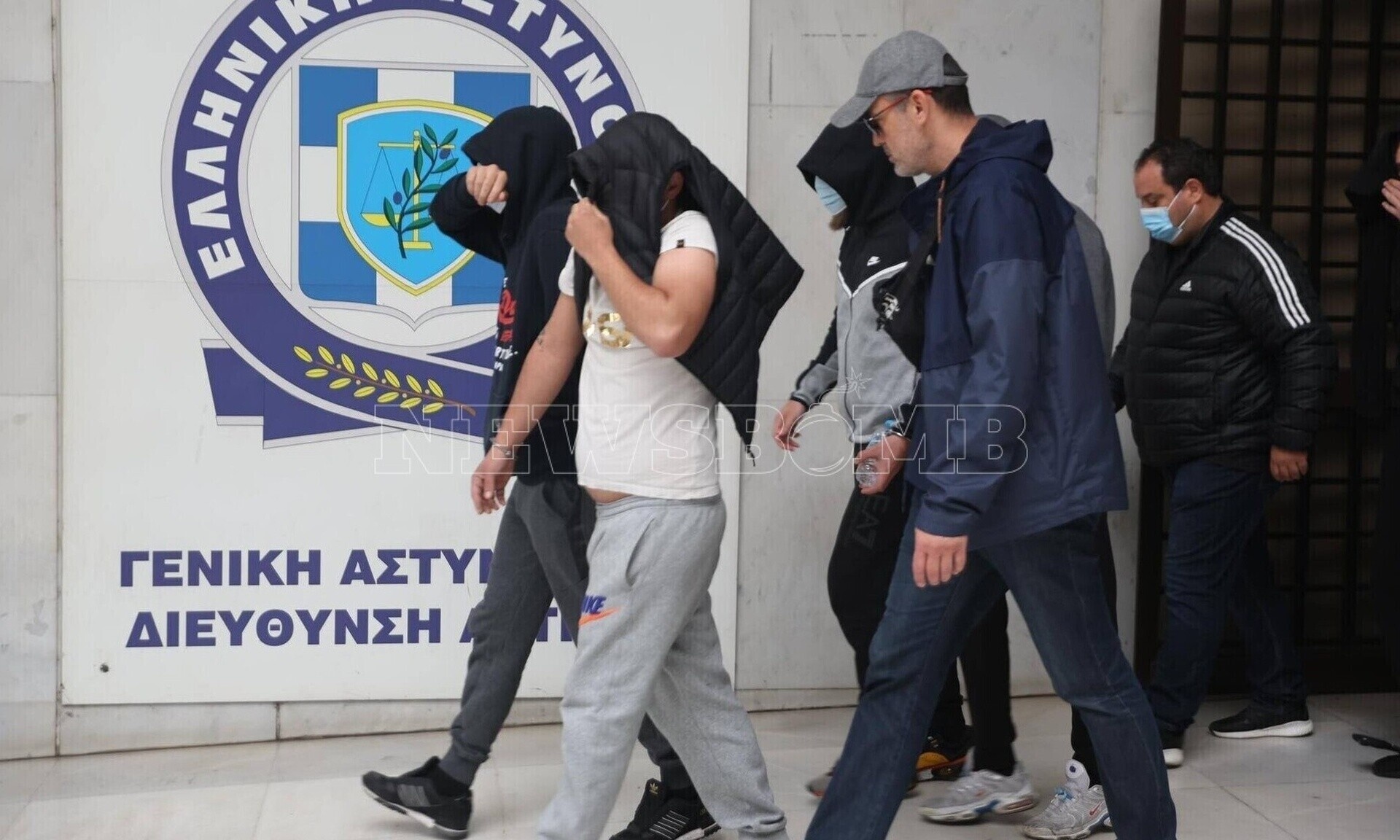Ρέντη: Στον εισαγγελέα οι κατηγορούμενοι χούλιγκαν – Απολογούνται οι πρώτοι 10 από τους 67