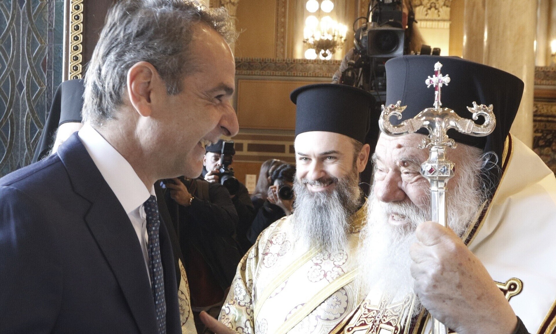 Μητσοτάκης: Στενή συνεργασία με την Εκκλησία – Ιερώνυμος: Δεν θα κάνουμε ό,τι μας λέει ο Βελόπουλος