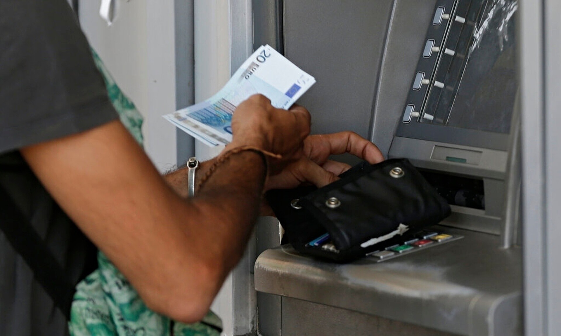 Ασφαλιστικά ταμεία: Πώς «έχασαν» 18,5 δισ. ευρώ – Η διαχρονική αδράνεια έφερε απώλειες