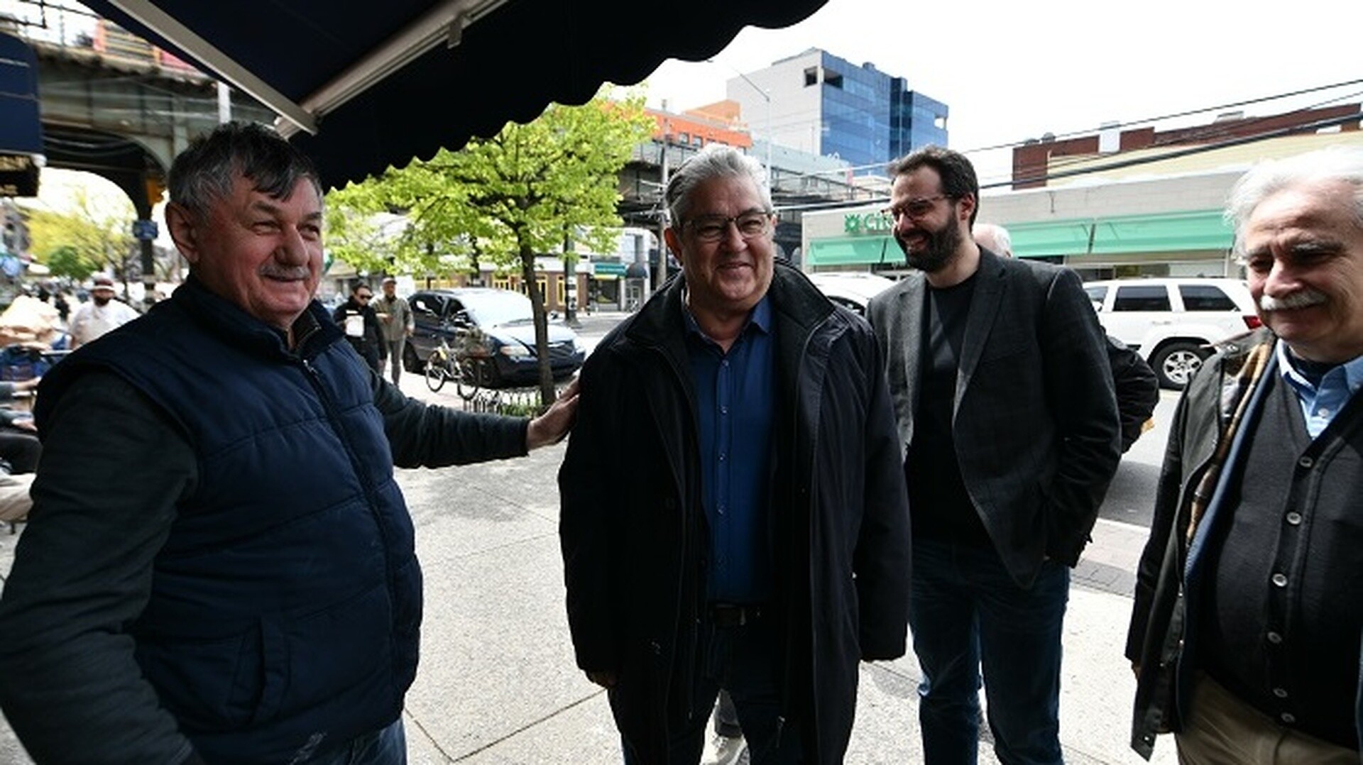 KKE: Επίσκεψη Δημήτρη Κουτσούμπα στην Αστόρια – Συνάντηση με Ελπιδοφόρο