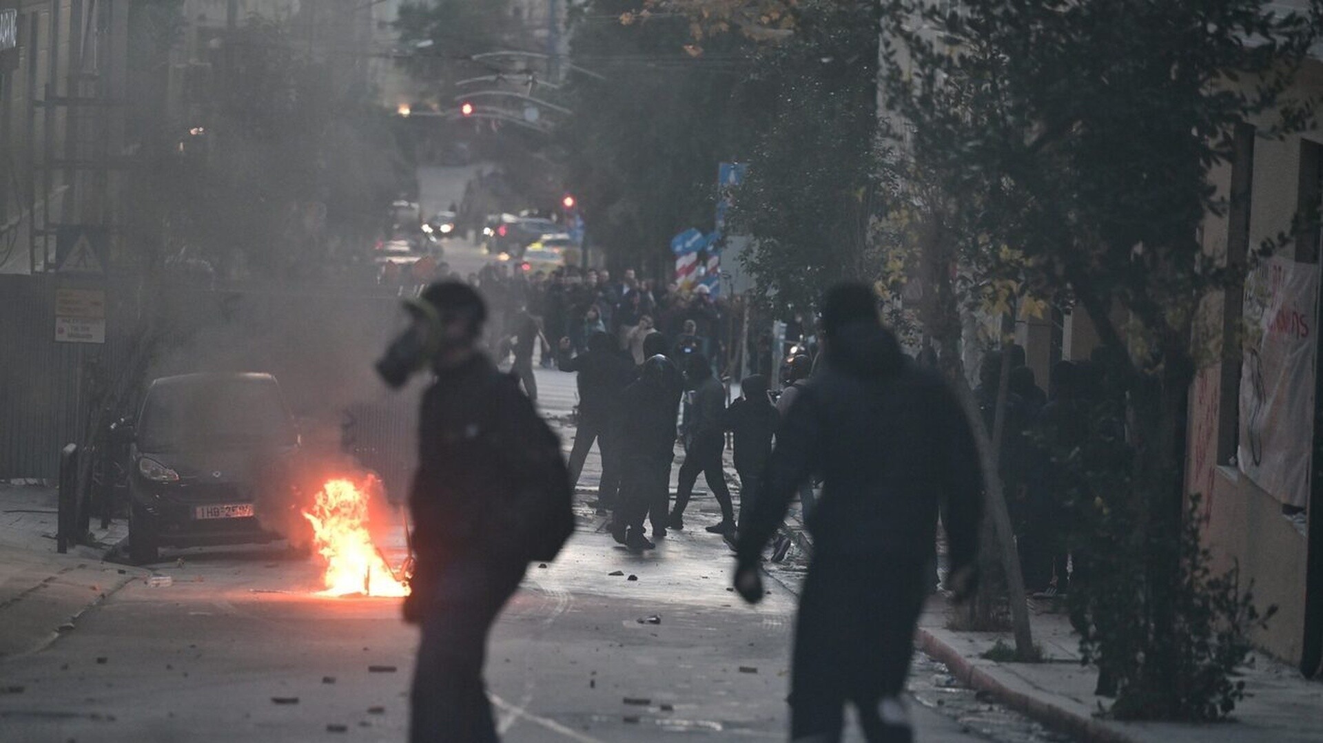 Εξάρχεια: Επεισόδια τα ξημερώματα με έναν τραυματία αστυνομικό